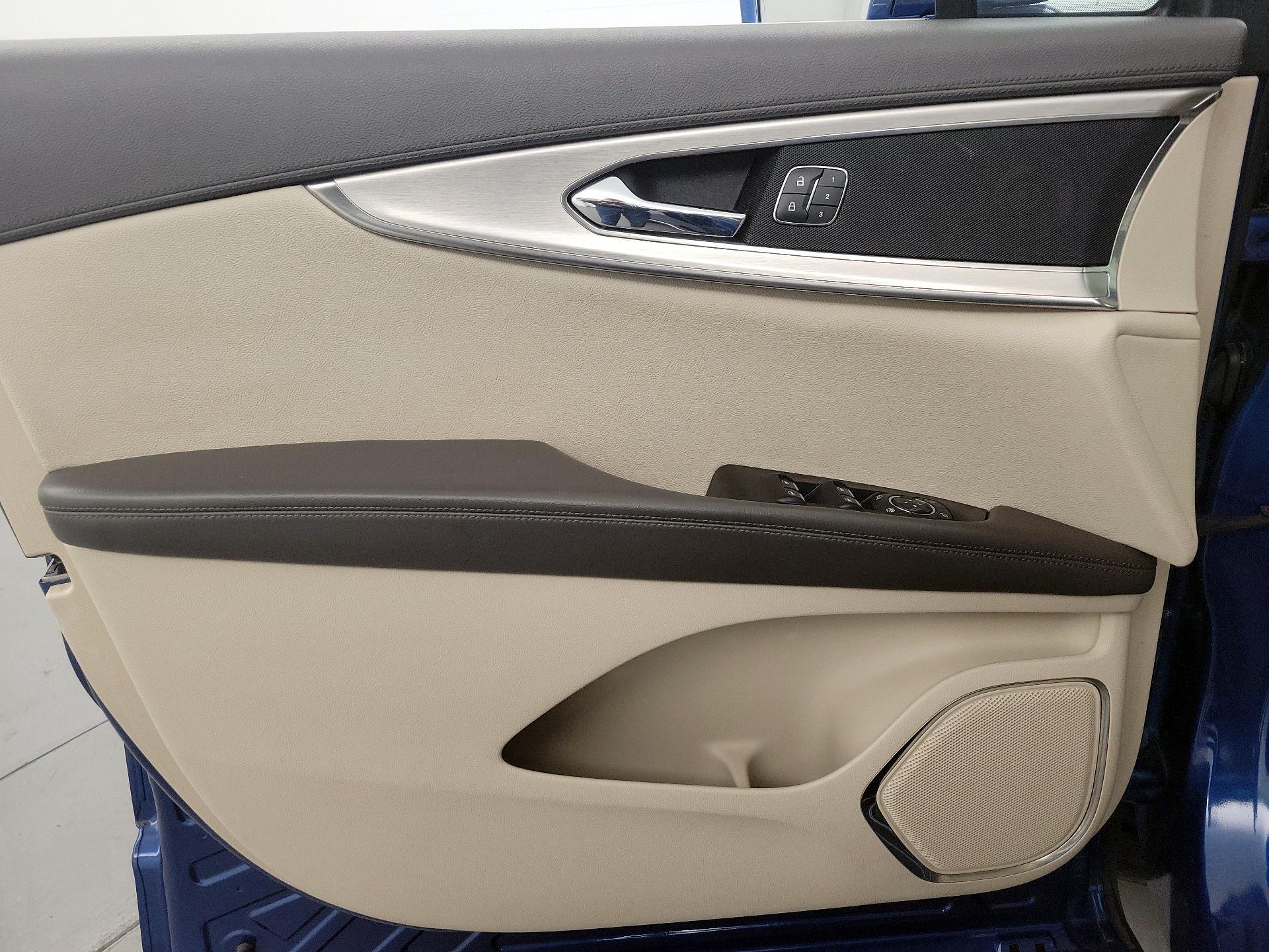 Thumbnail: 2020 Lincoln Nautilus - 12