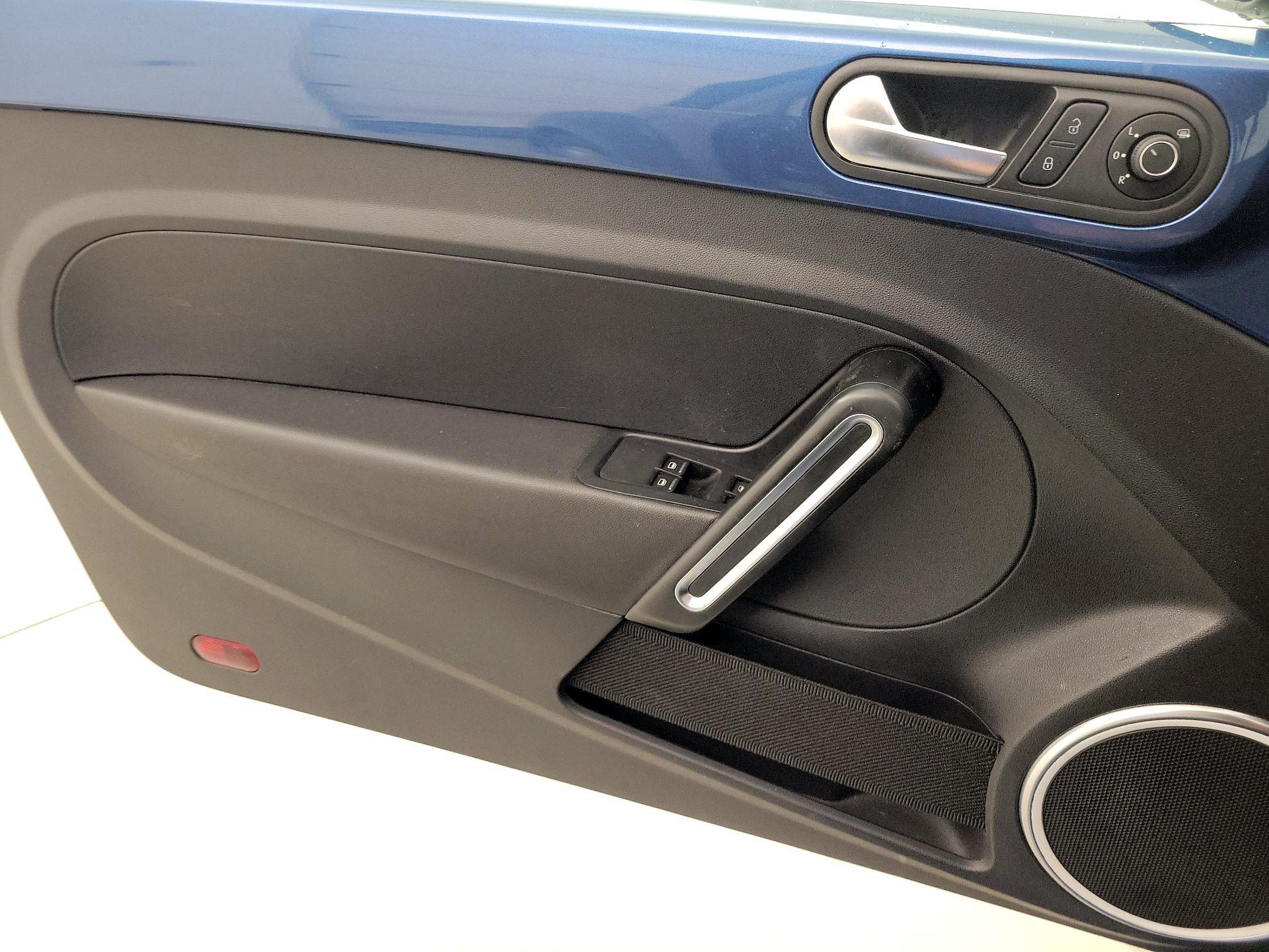 Thumbnail: 2018 Volkswagen Beetle - 12