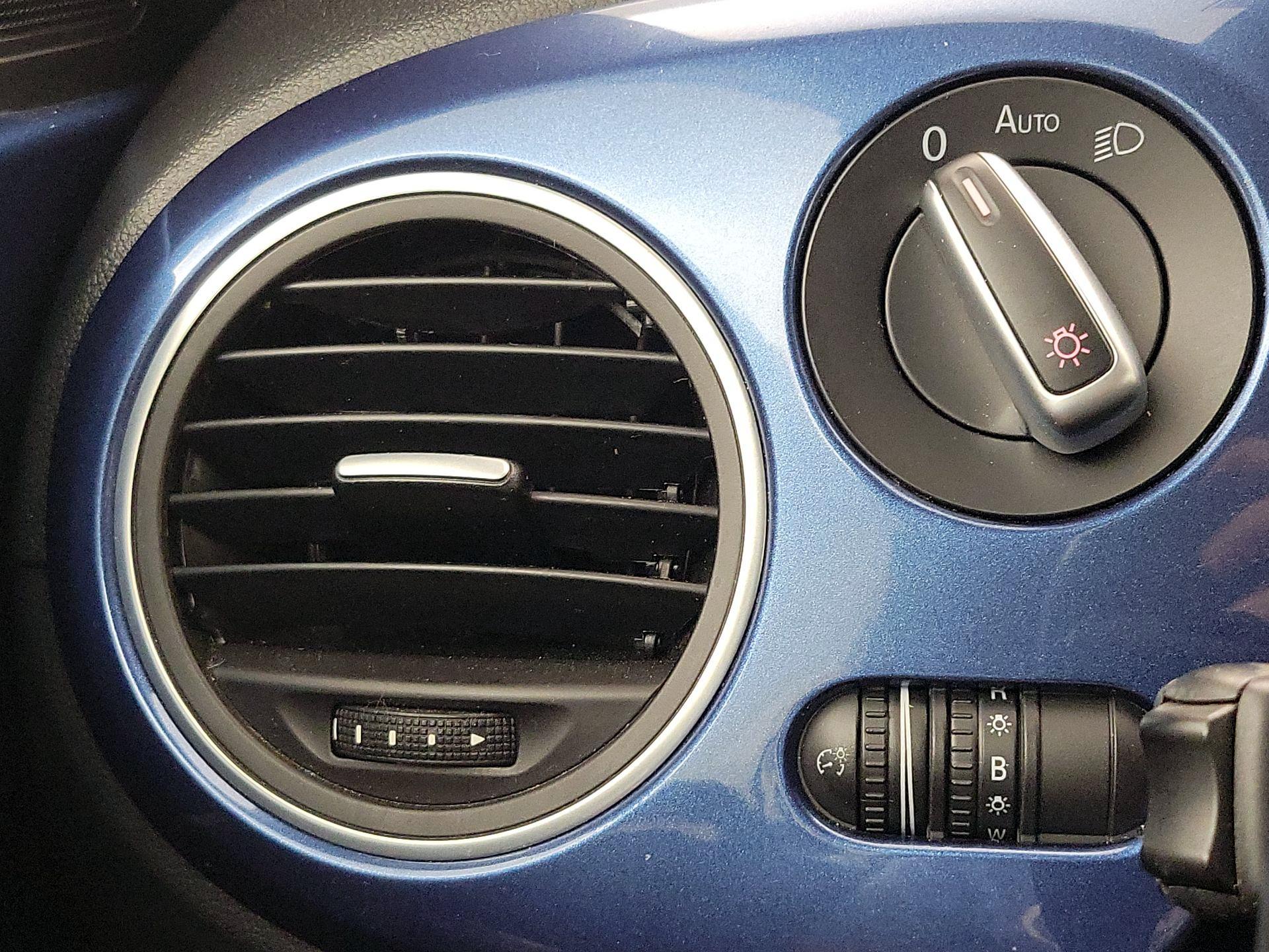 Thumbnail: 2018 Volkswagen Beetle - 13