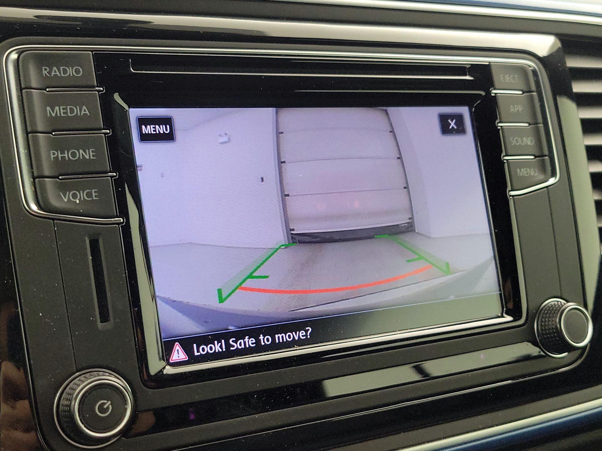 Thumbnail: 2018 Volkswagen Beetle - 14