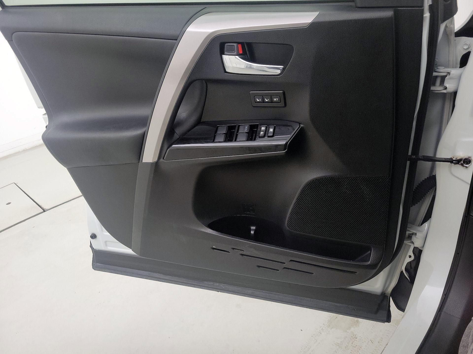 Thumbnail: 2016 Toyota RAV4 - 12