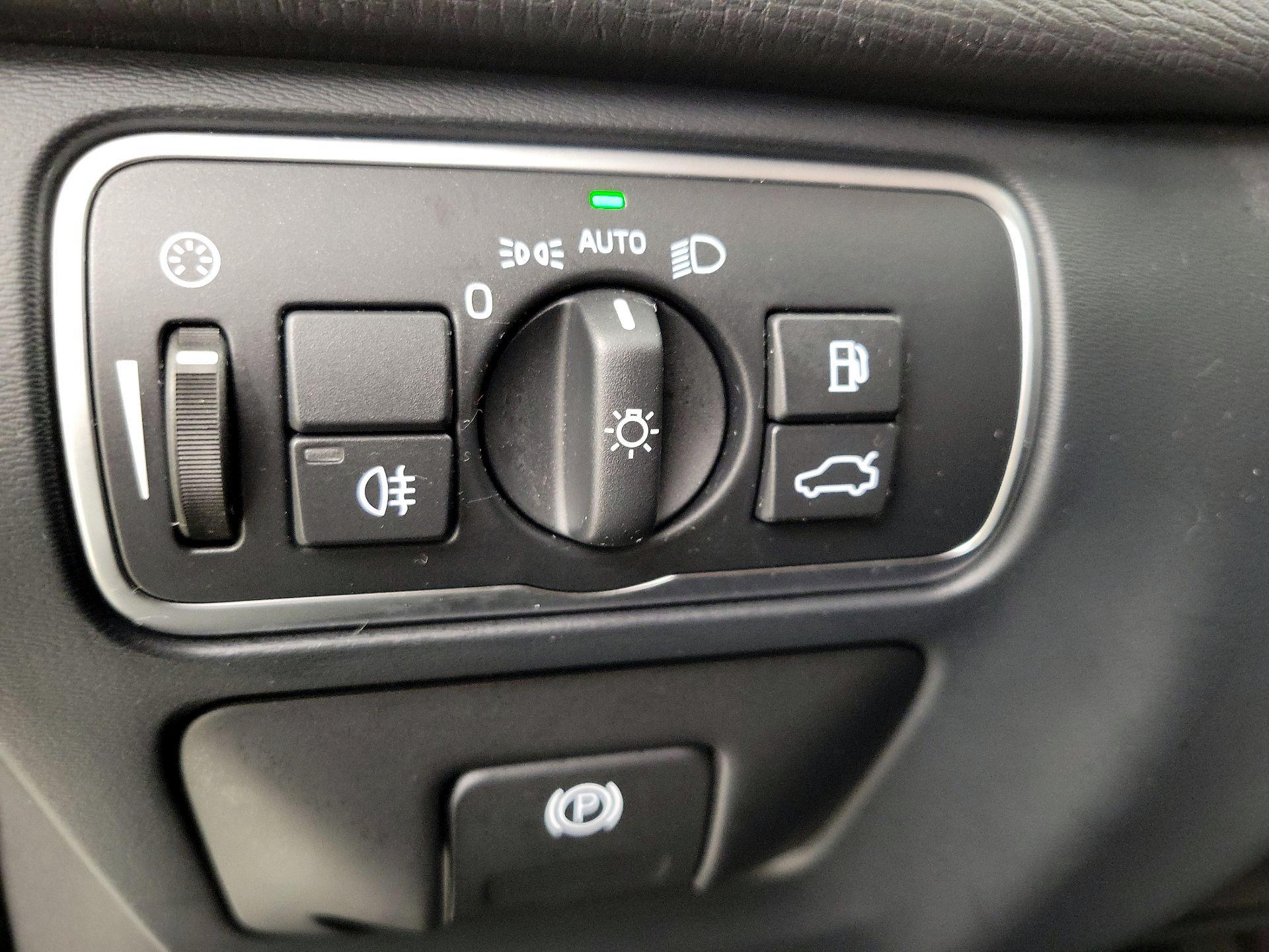 Thumbnail: 2016 Volvo XC60 - 13