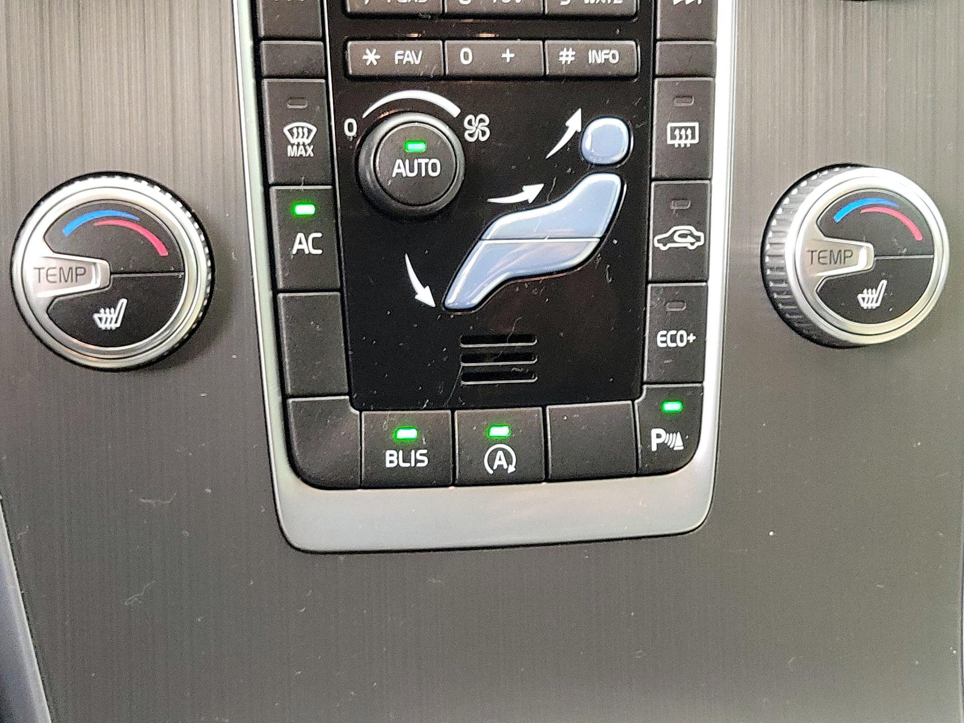 Thumbnail: 2016 Volvo XC60 - 16