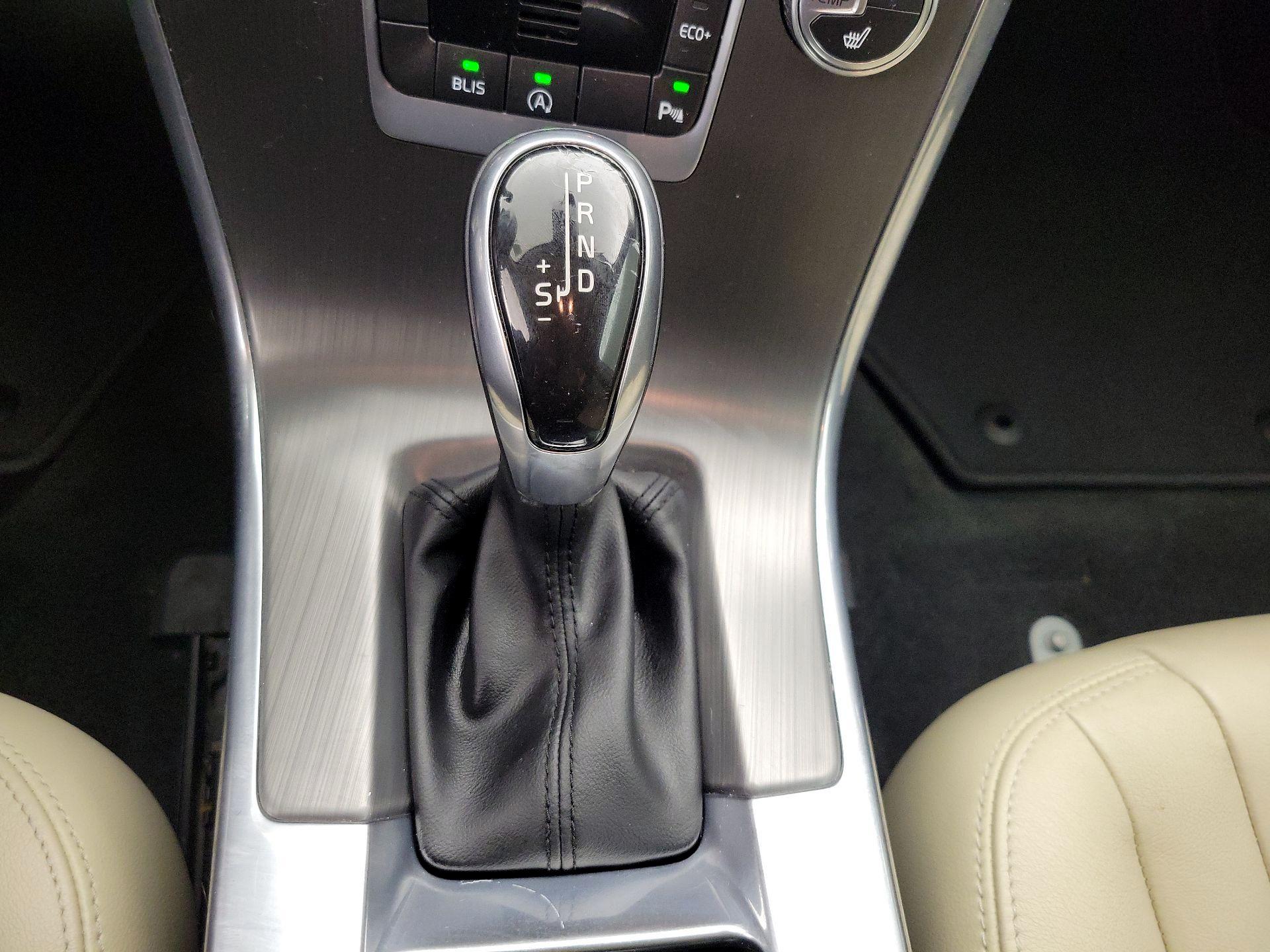 Thumbnail: 2016 Volvo XC60 - 17