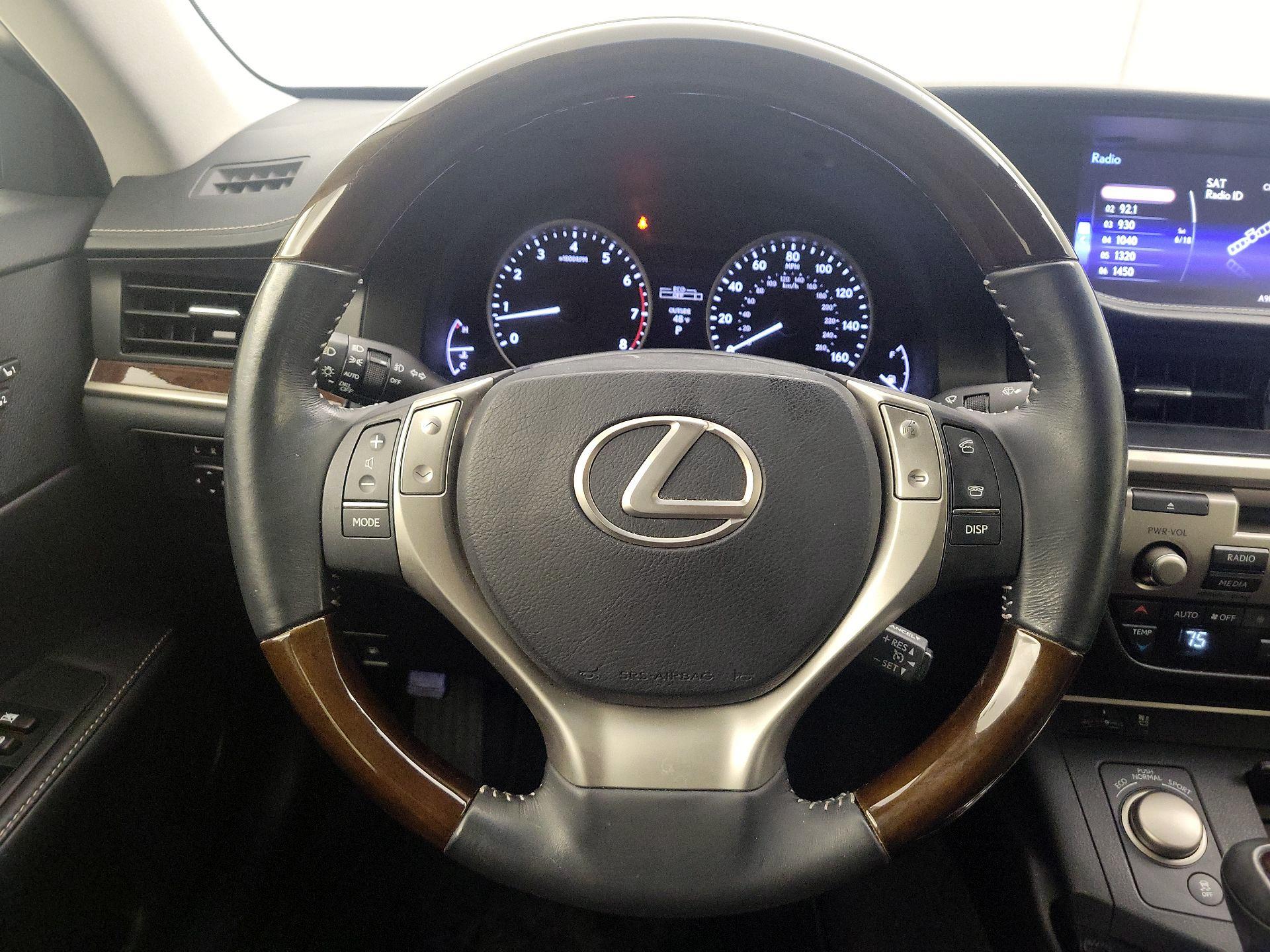 Thumbnail: 2015 Lexus ES - 10