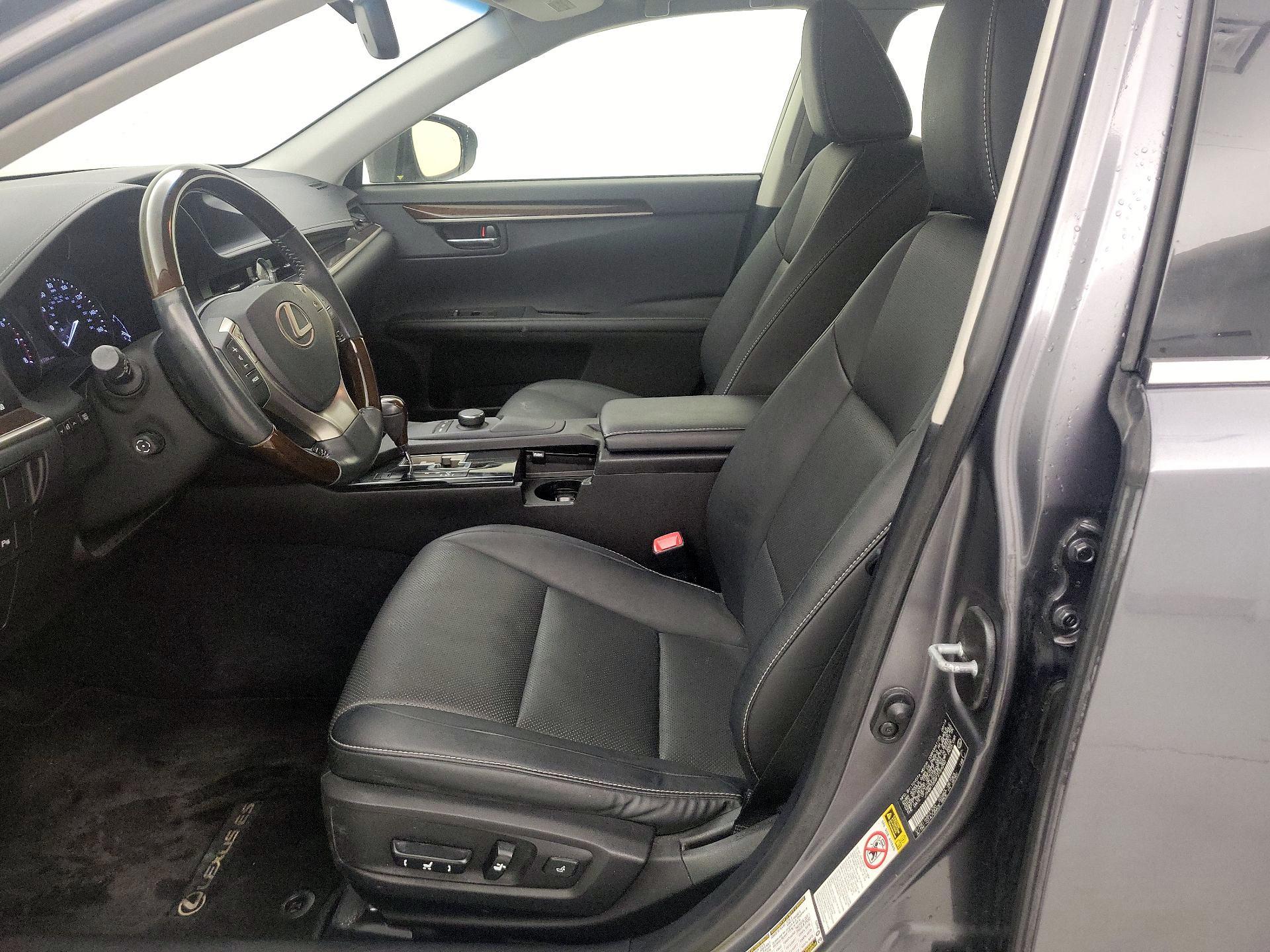 Thumbnail: 2015 Lexus ES - 11