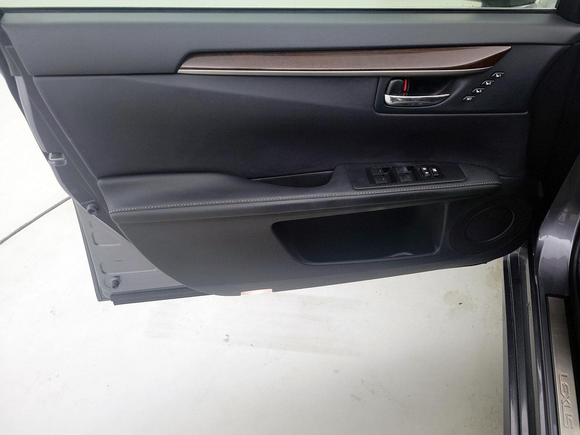 Thumbnail: 2015 Lexus ES - 12