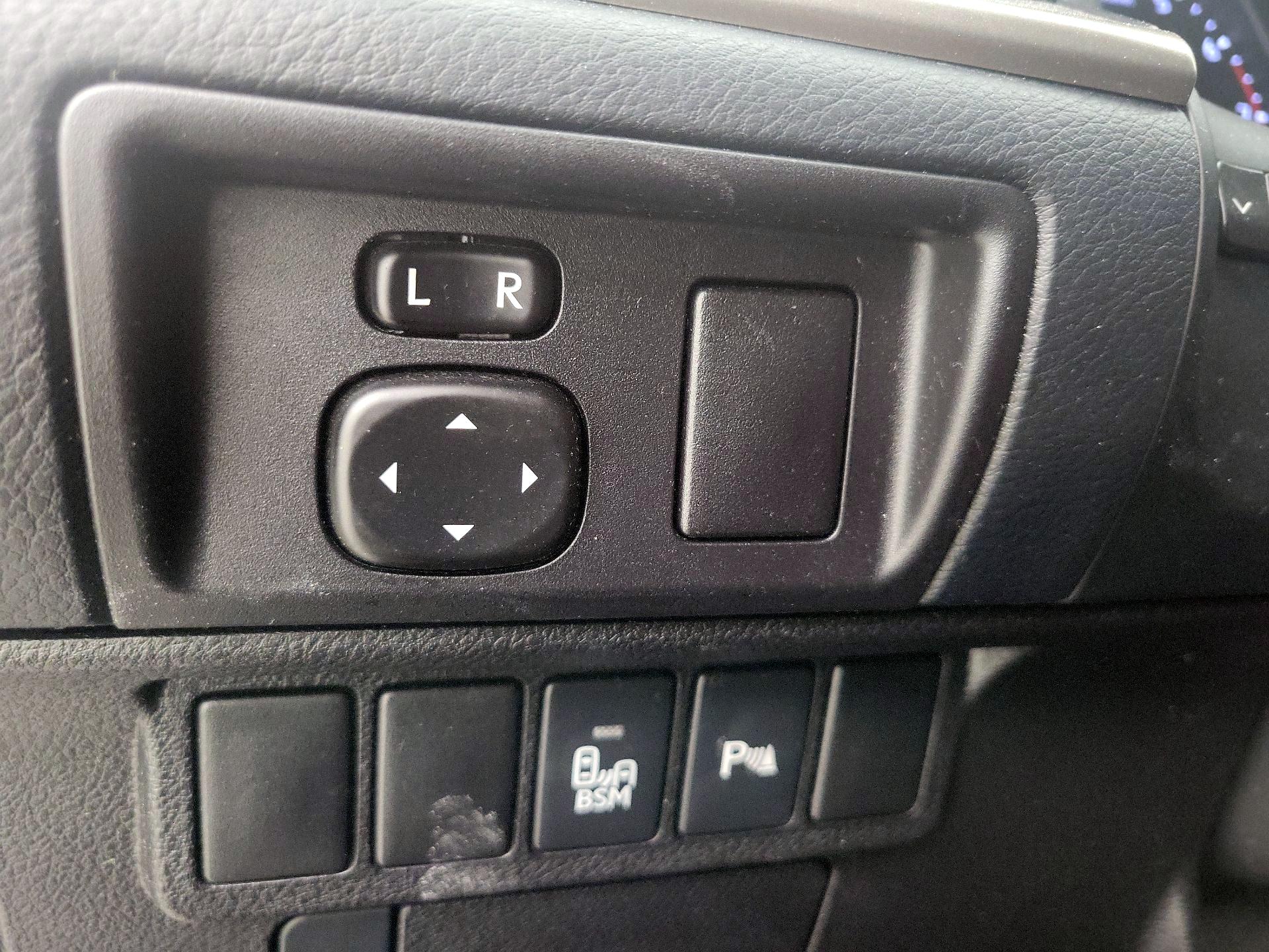 Thumbnail: 2015 Lexus ES - 13