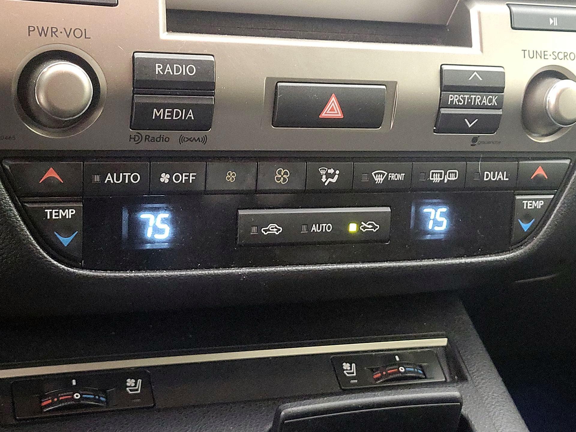 Thumbnail: 2015 Lexus ES - 16