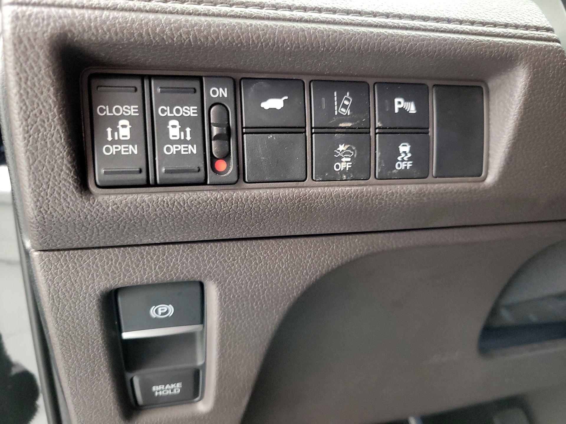 Thumbnail: 2018 Honda Odyssey - 13