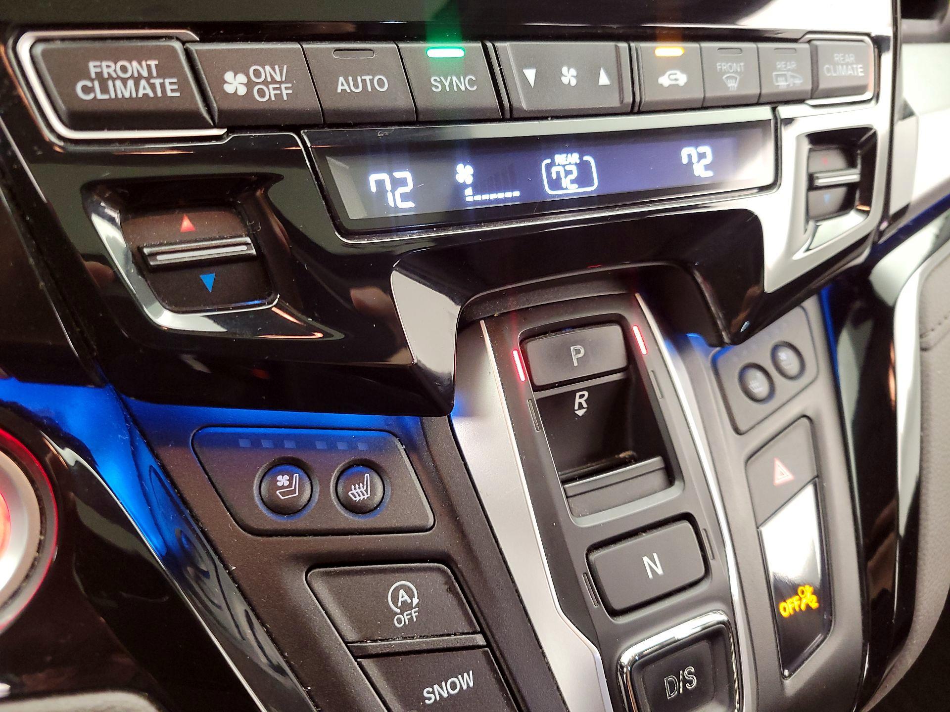 Thumbnail: 2018 Honda Odyssey - 17