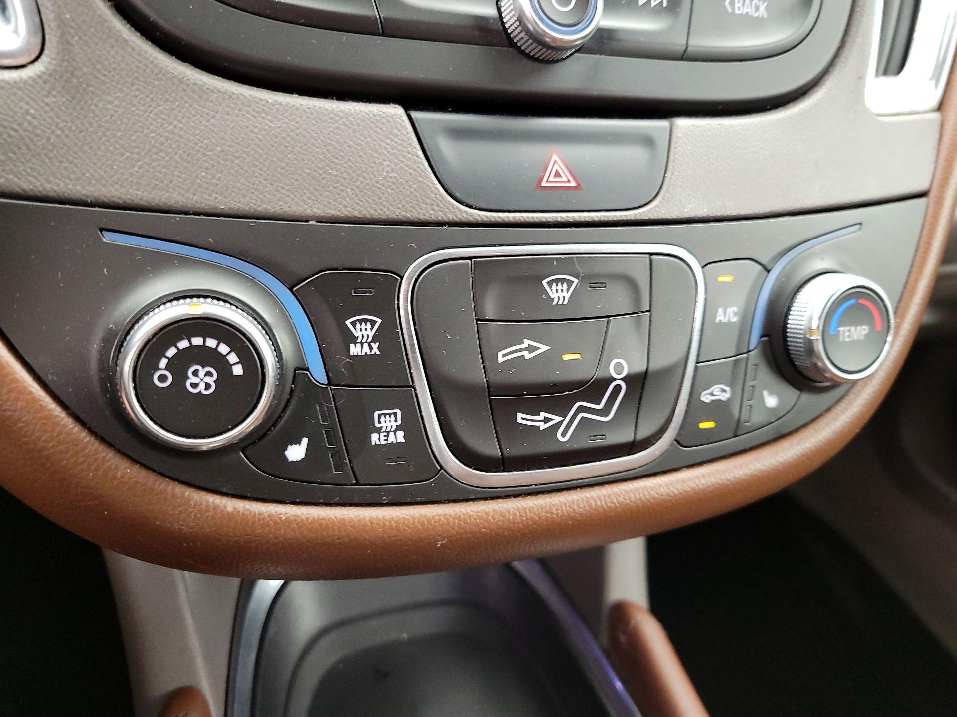 Thumbnail: 2016 Chevrolet Malibu - 16