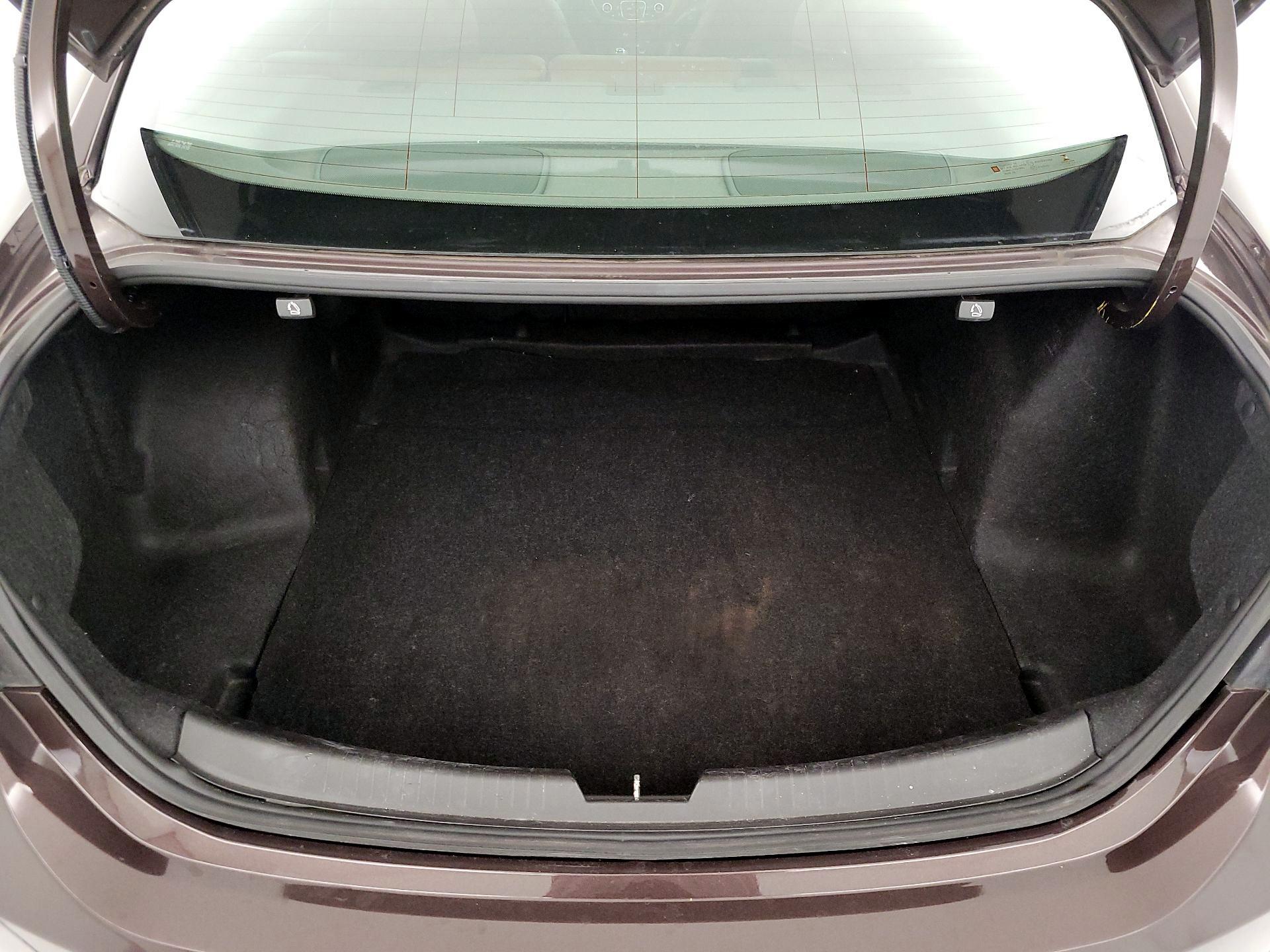 Thumbnail: 2016 Chevrolet Malibu - 19