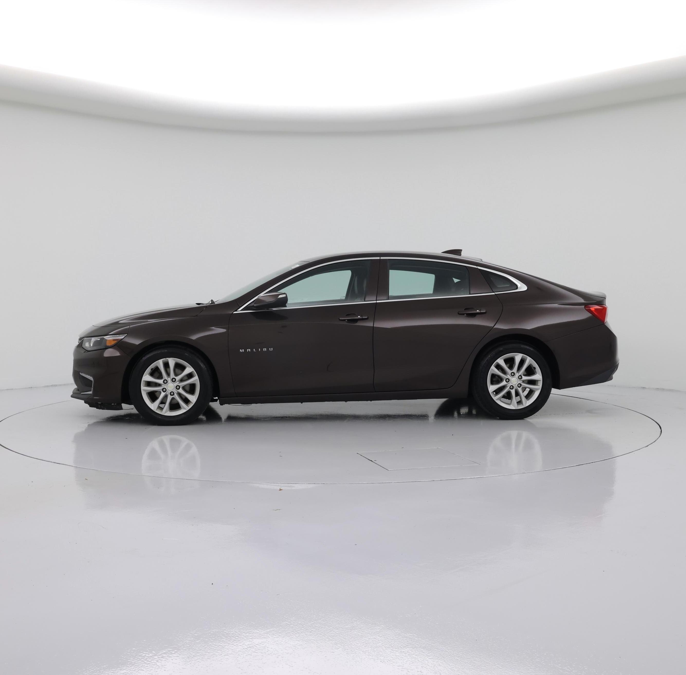 Thumbnail: 2016 Chevrolet Malibu - 3