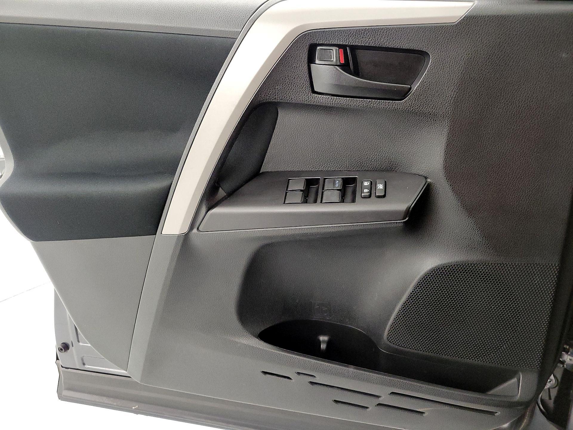 Thumbnail: 2018 Toyota RAV4 - 12