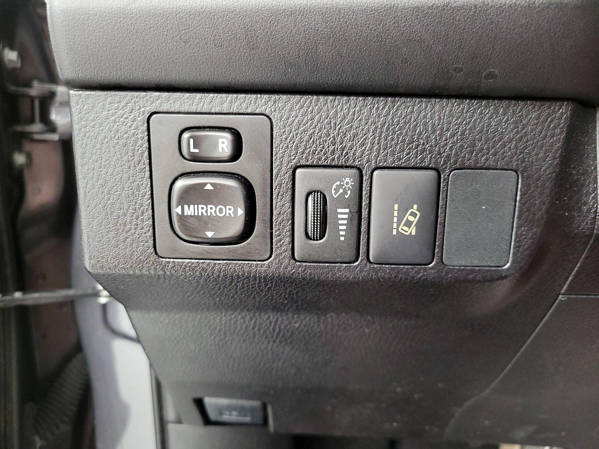 Thumbnail: 2018 Toyota RAV4 - 13