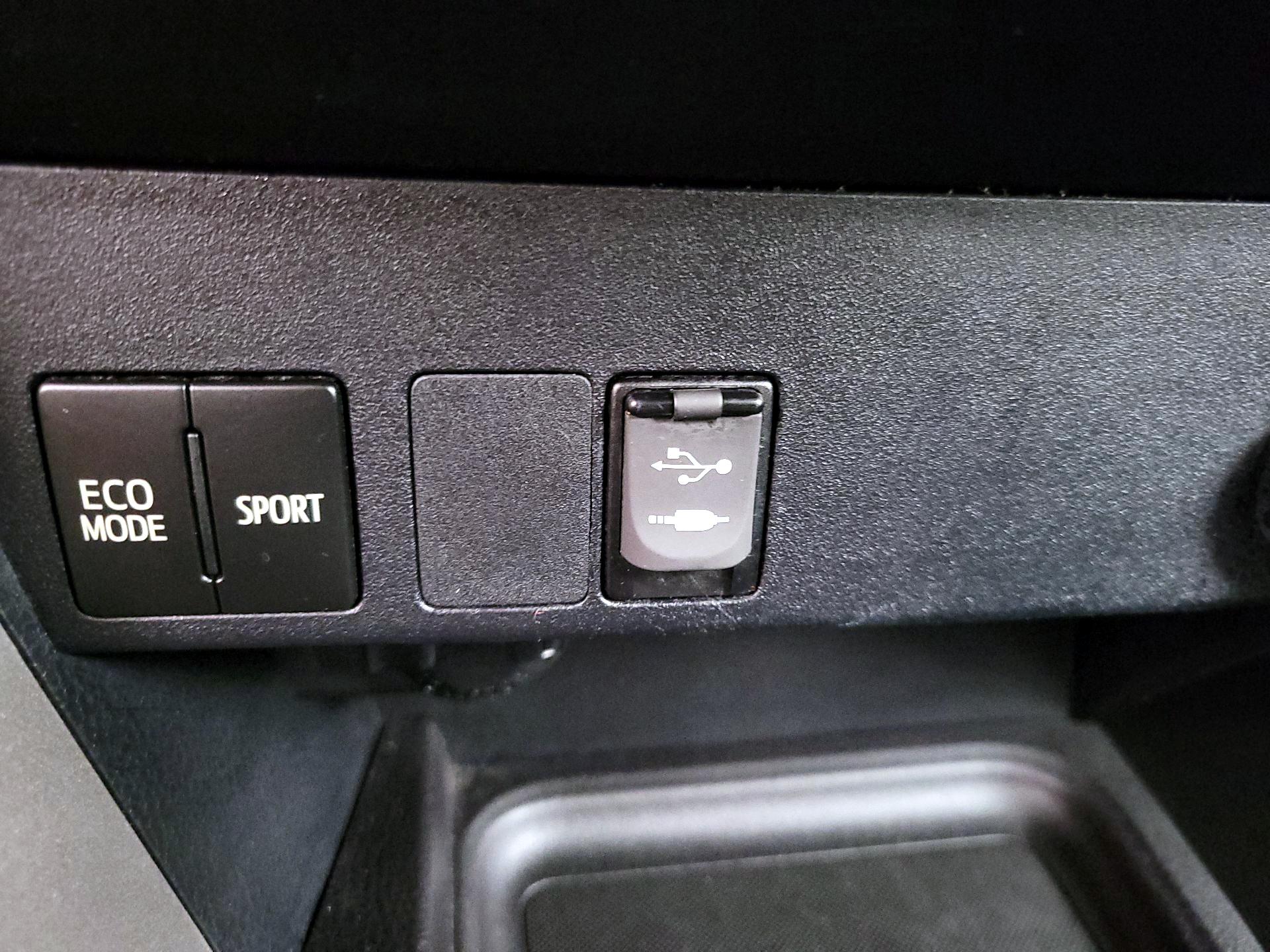 Thumbnail: 2018 Toyota RAV4 - 18