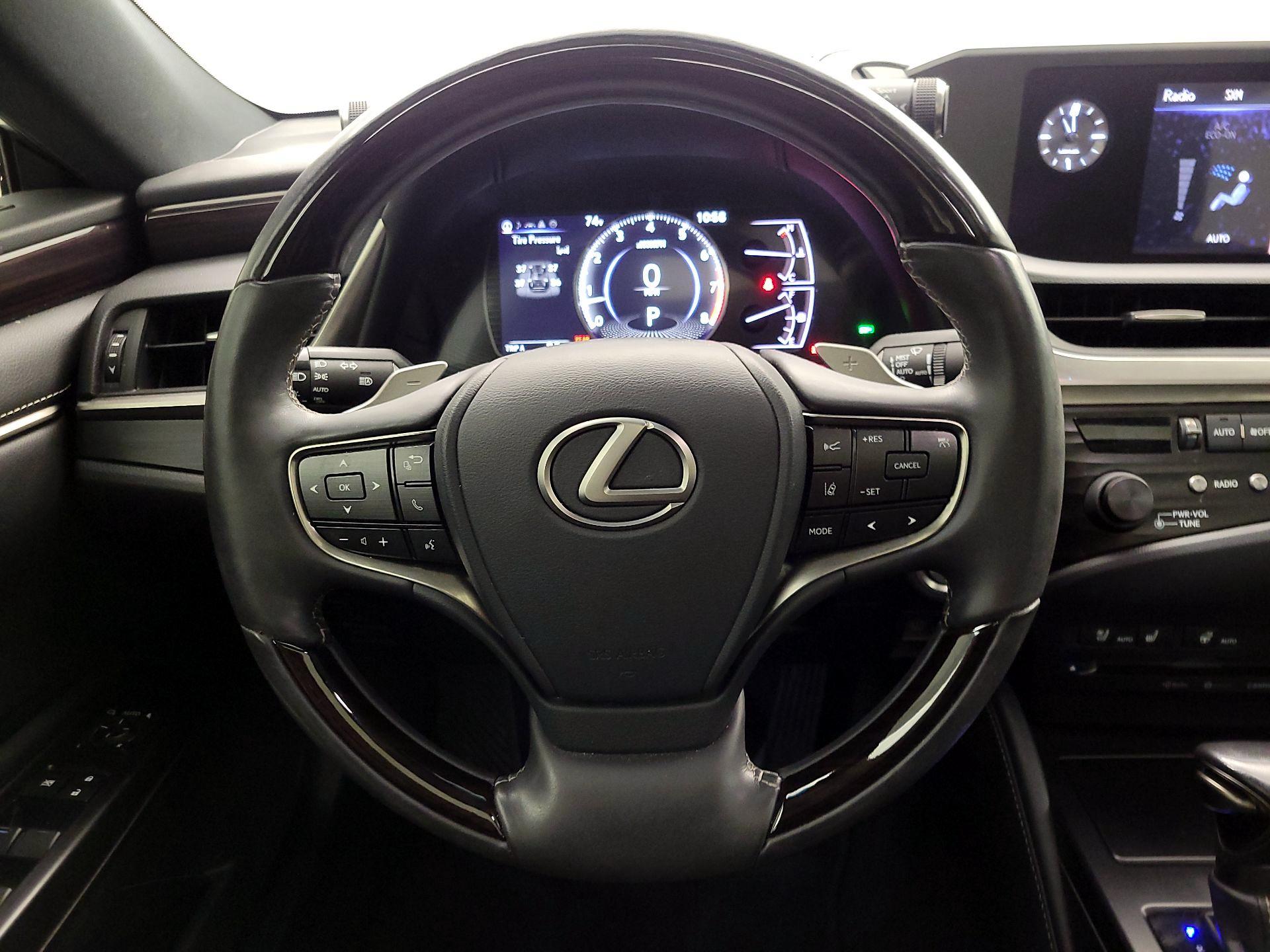Thumbnail: 2020 Lexus ES - 10