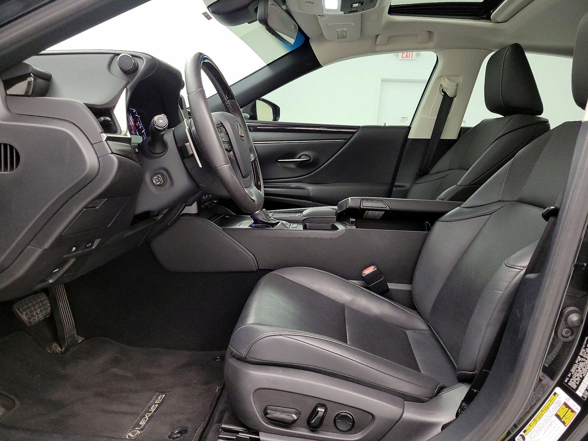 Thumbnail: 2020 Lexus ES - 11