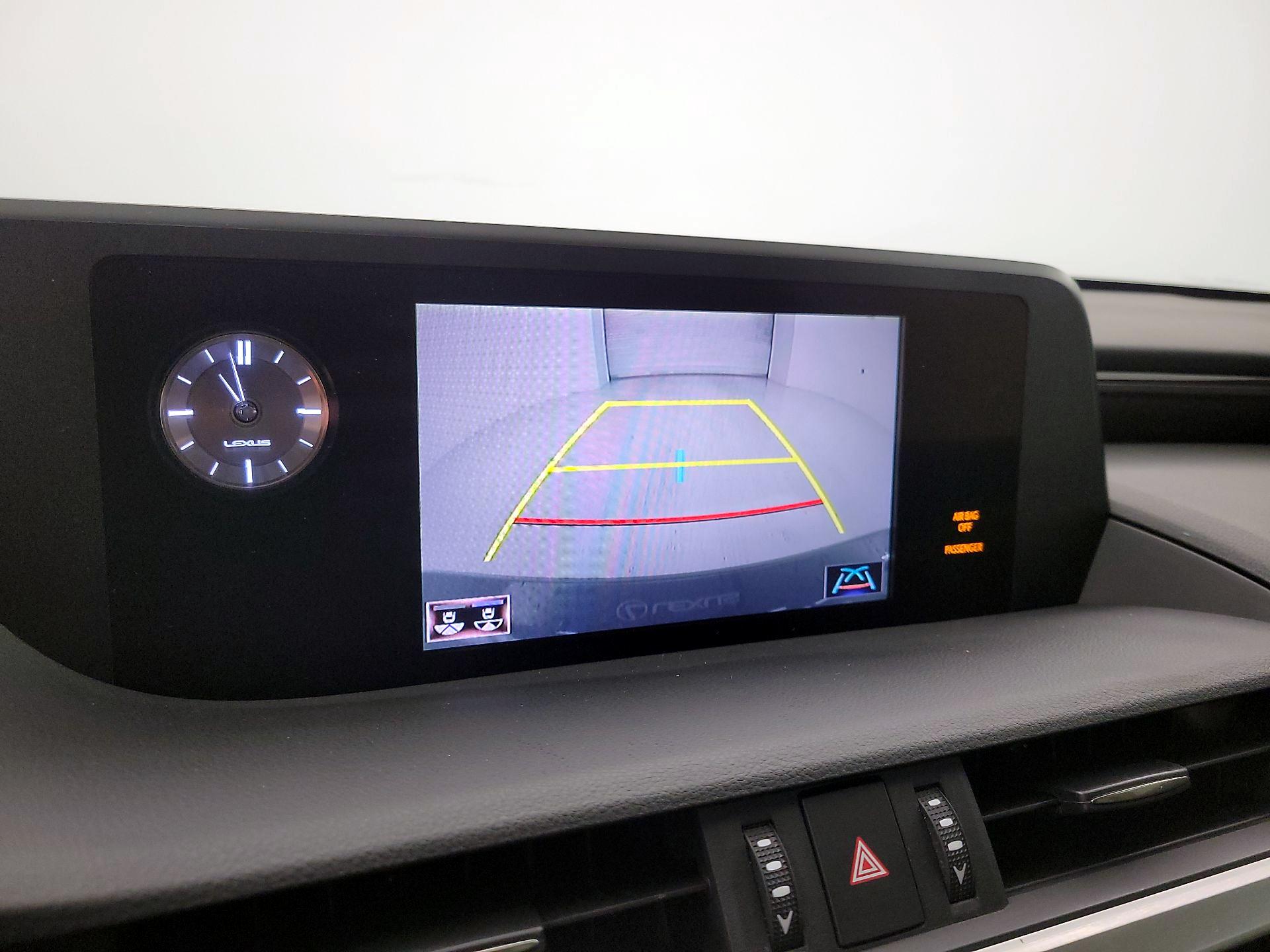 Thumbnail: 2020 Lexus ES - 14