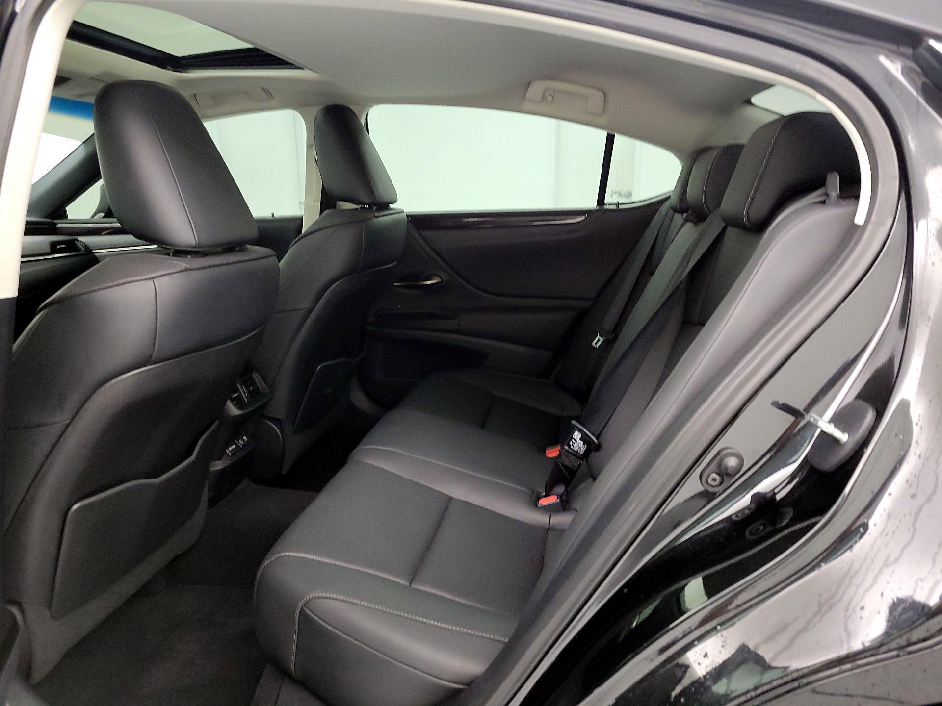 Thumbnail: 2020 Lexus ES - 20