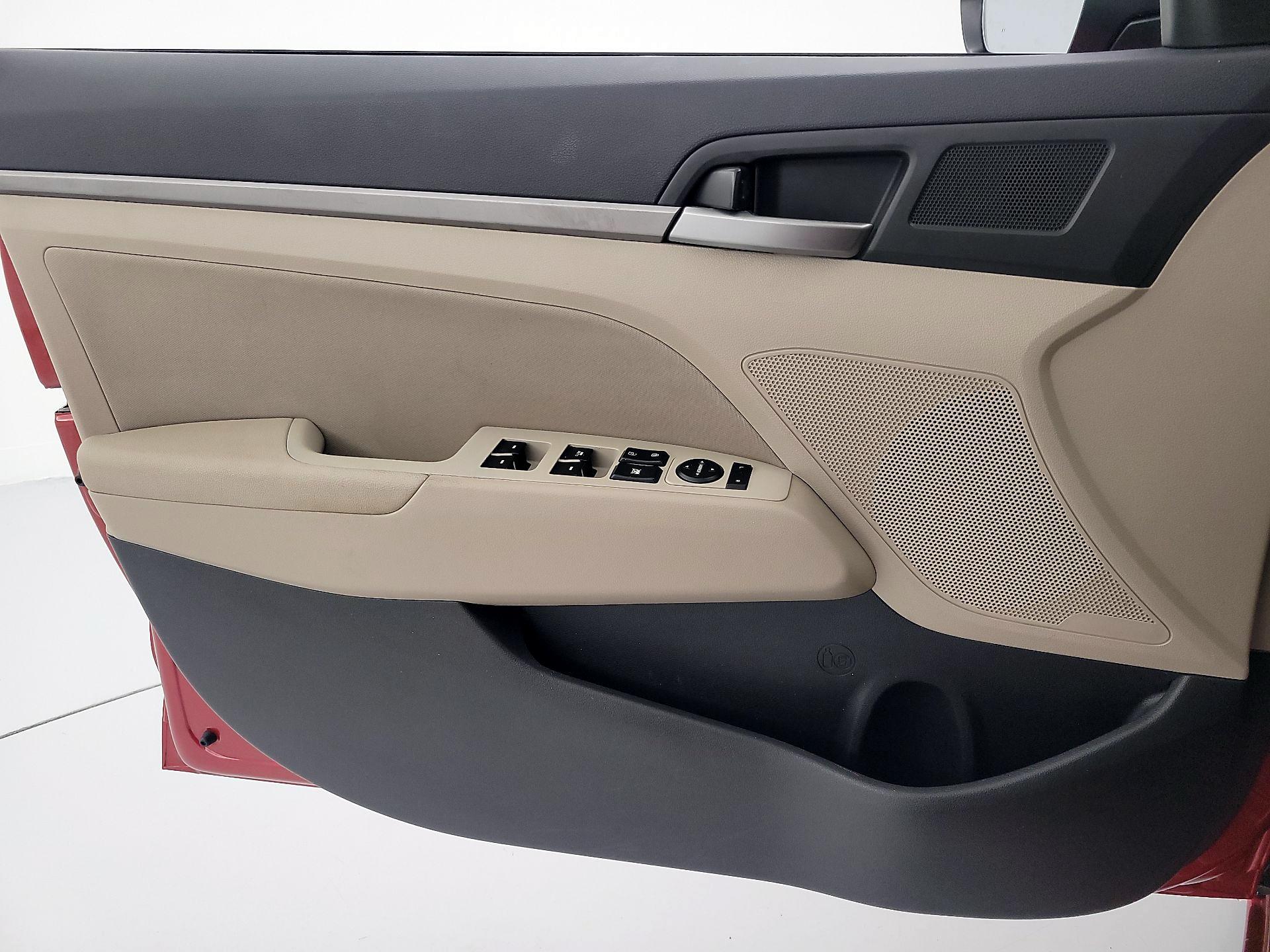 Thumbnail: 2017 Hyundai Elantra - 12