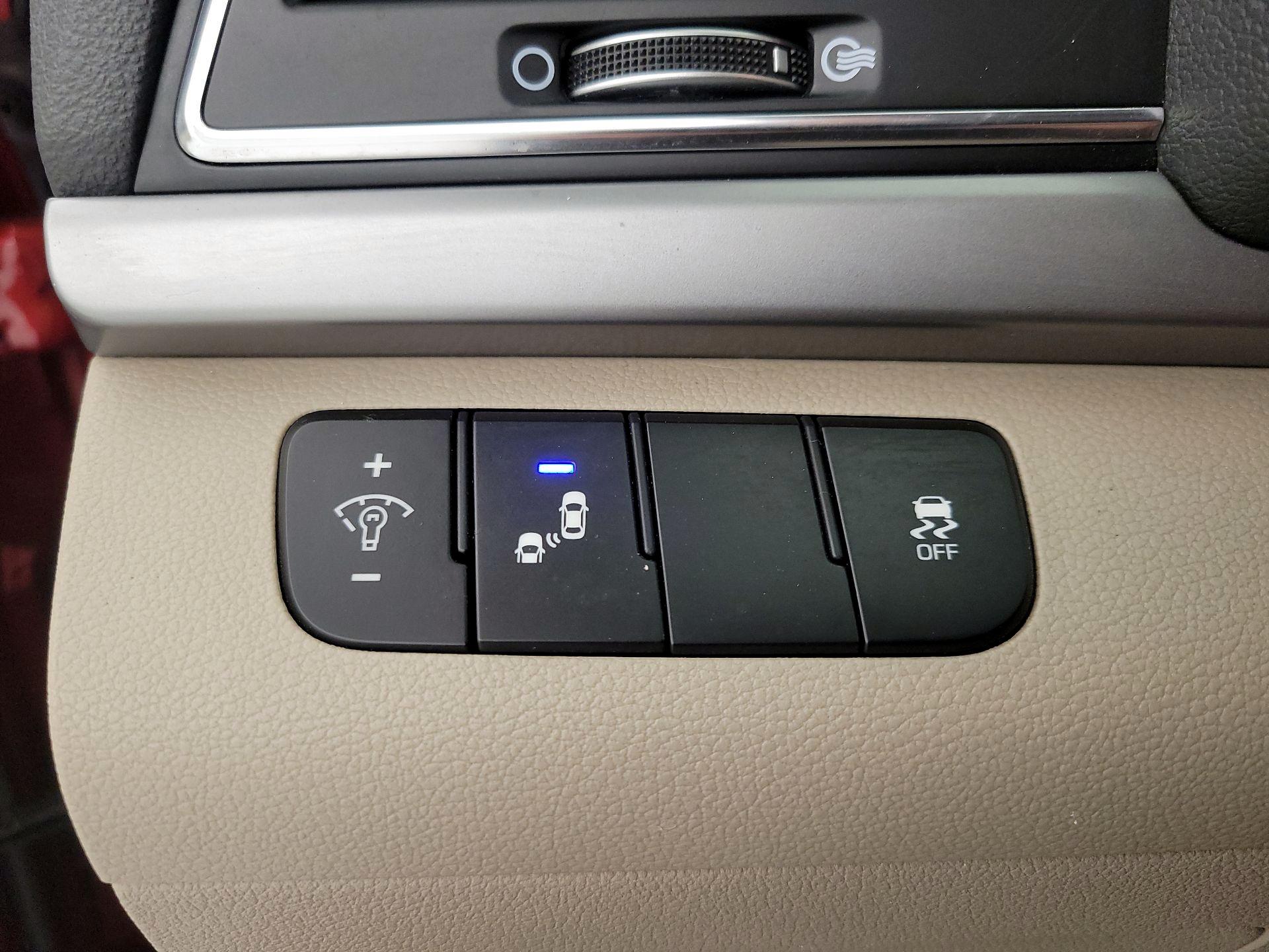 Thumbnail: 2017 Hyundai Elantra - 13