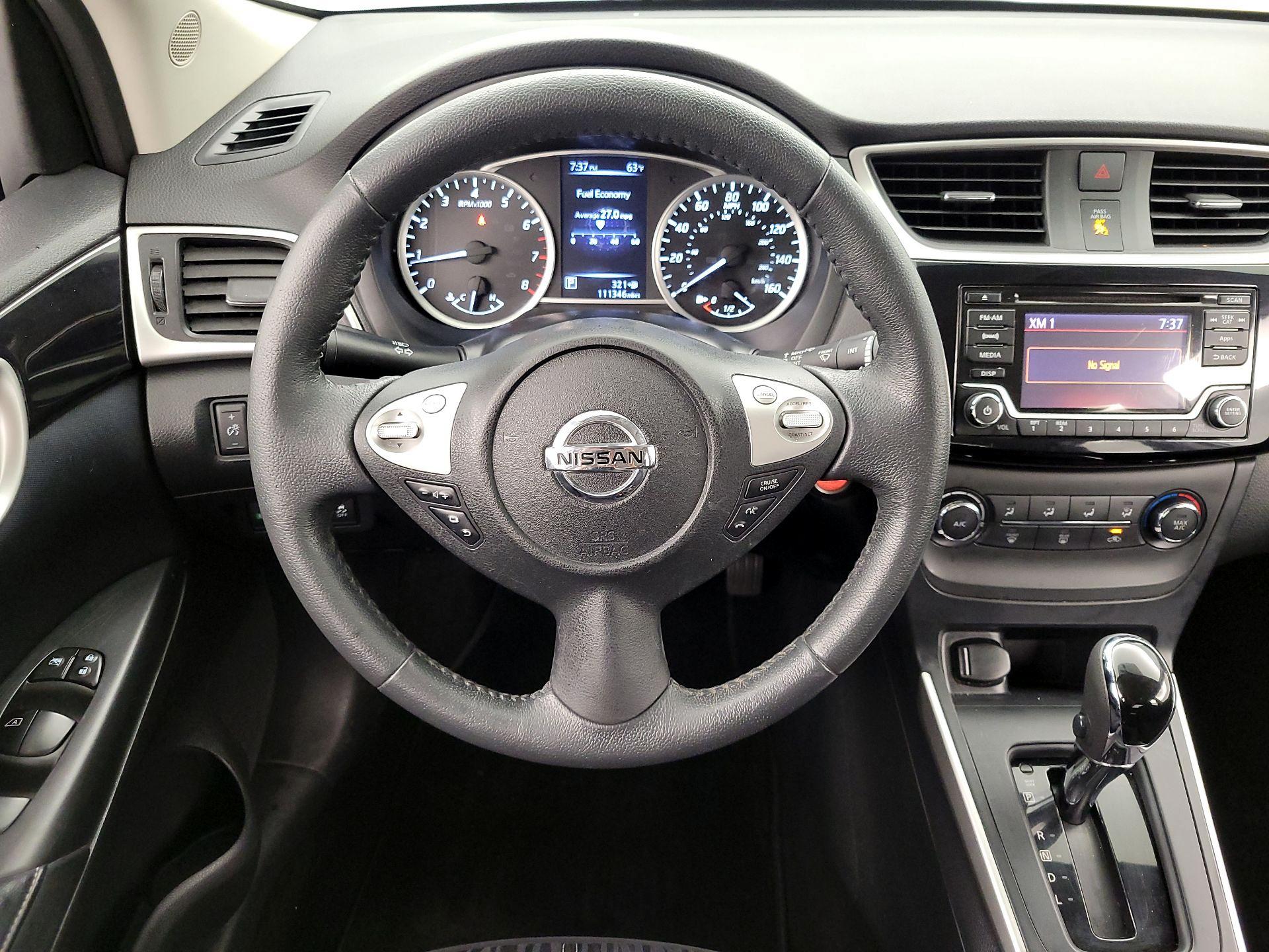 Thumbnail: 2016 Nissan Sentra - 10