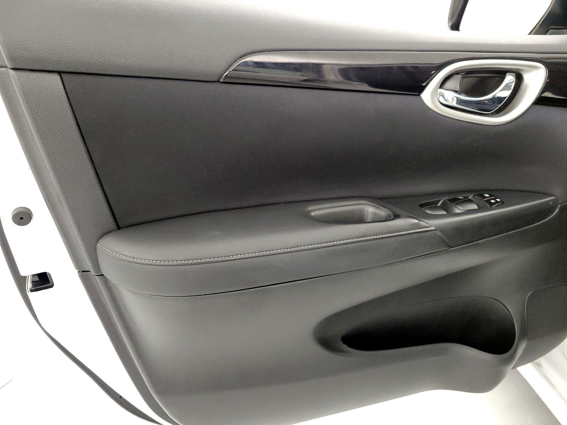 Thumbnail: 2016 Nissan Sentra - 12