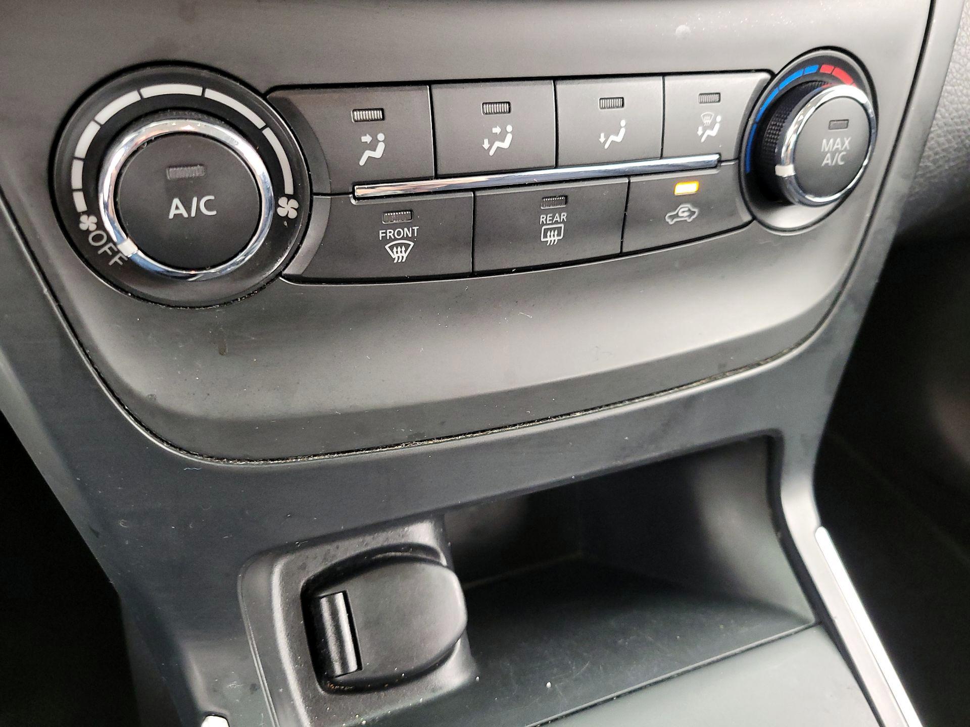 Thumbnail: 2016 Nissan Sentra - 15