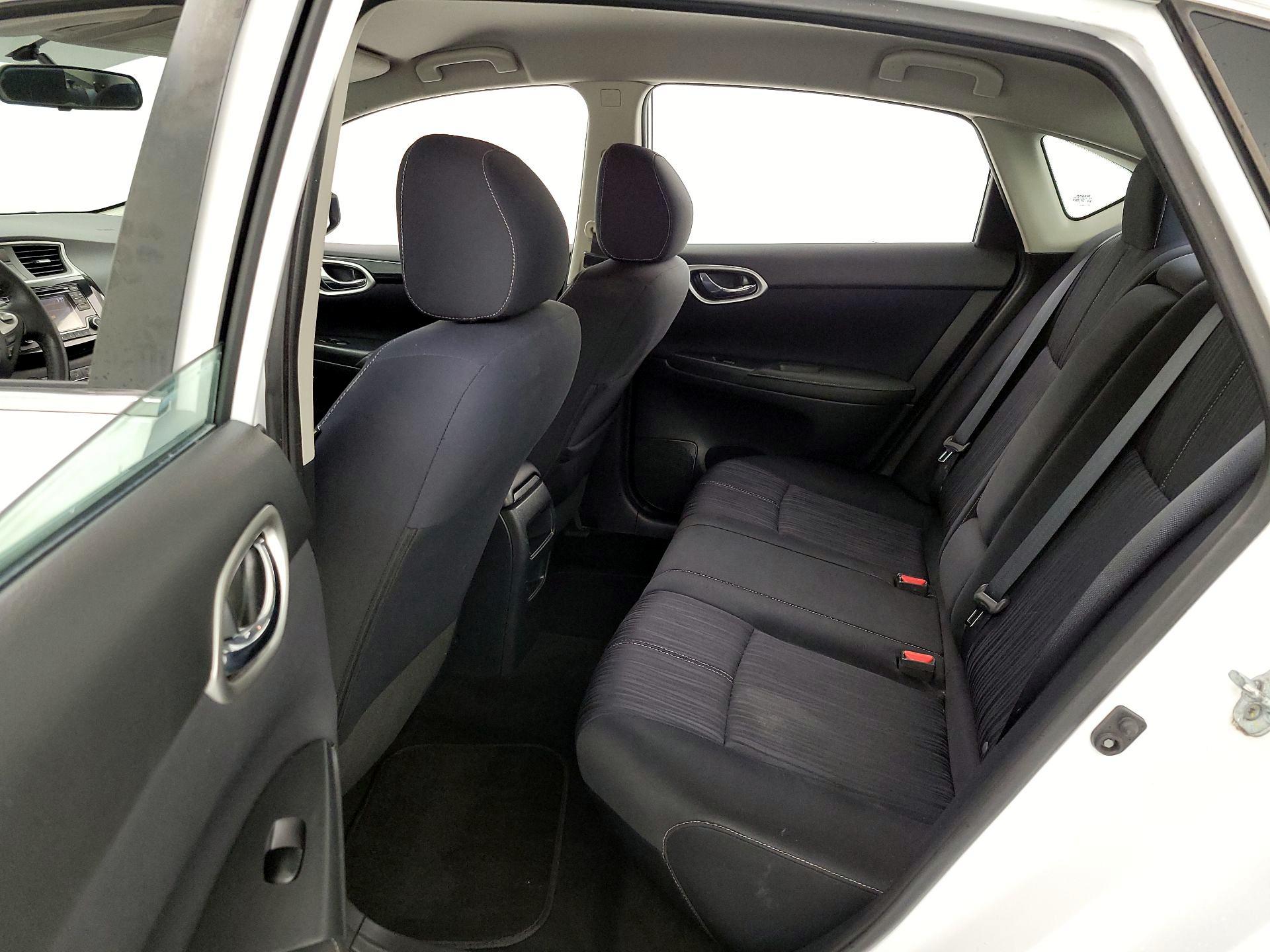 Thumbnail: 2016 Nissan Sentra - 17