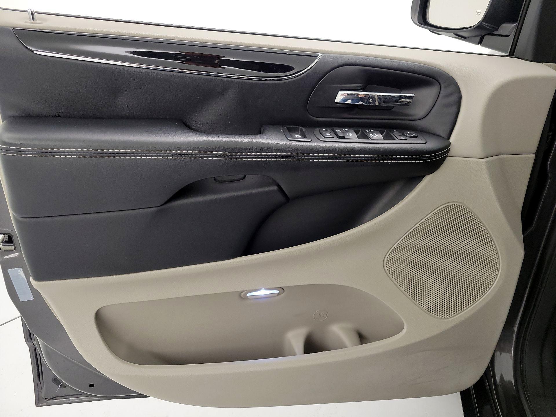 Thumbnail: 2019 Dodge Grand Caravan - 12