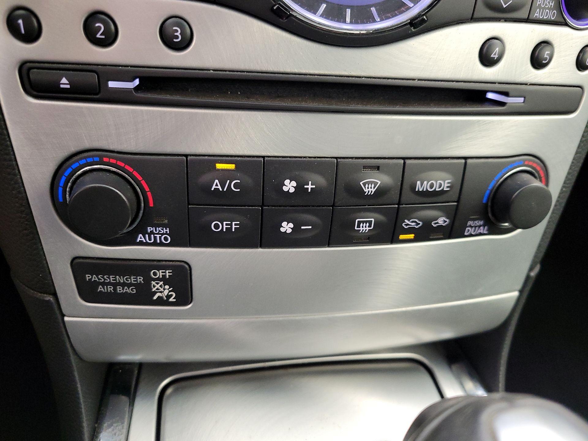 Thumbnail: 2015 INFINITI Q60 - 16