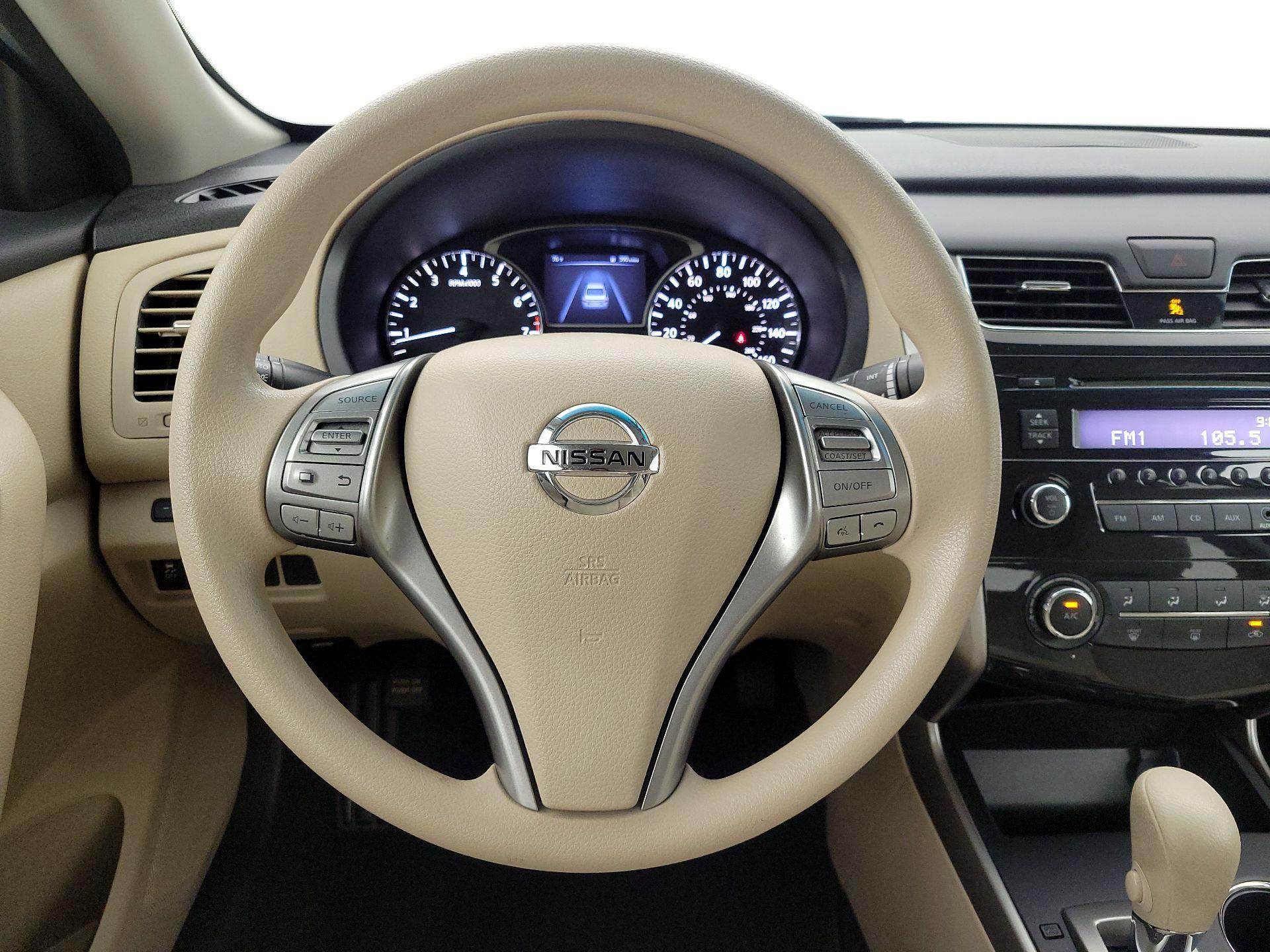 Thumbnail: 2015 Nissan Altima - 10