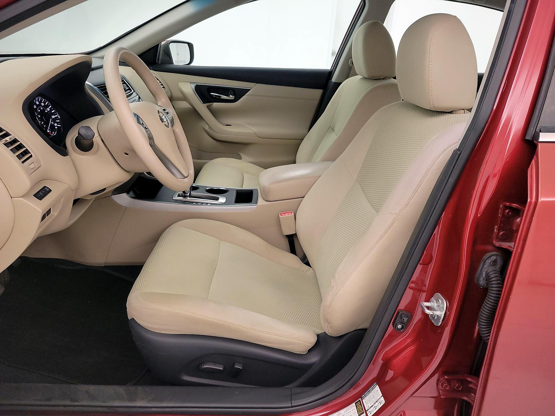 Thumbnail: 2015 Nissan Altima - 11