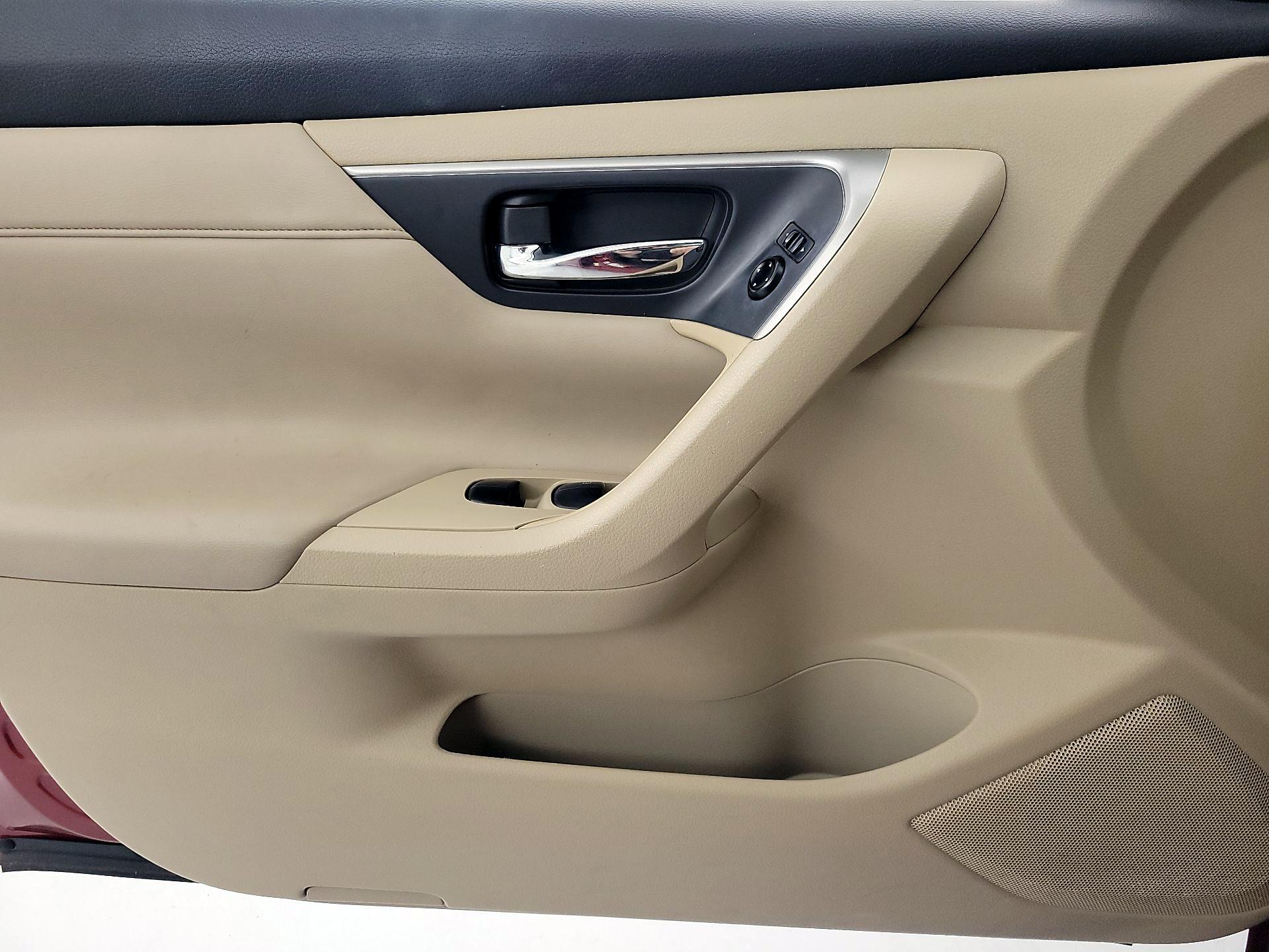 Thumbnail: 2015 Nissan Altima - 12