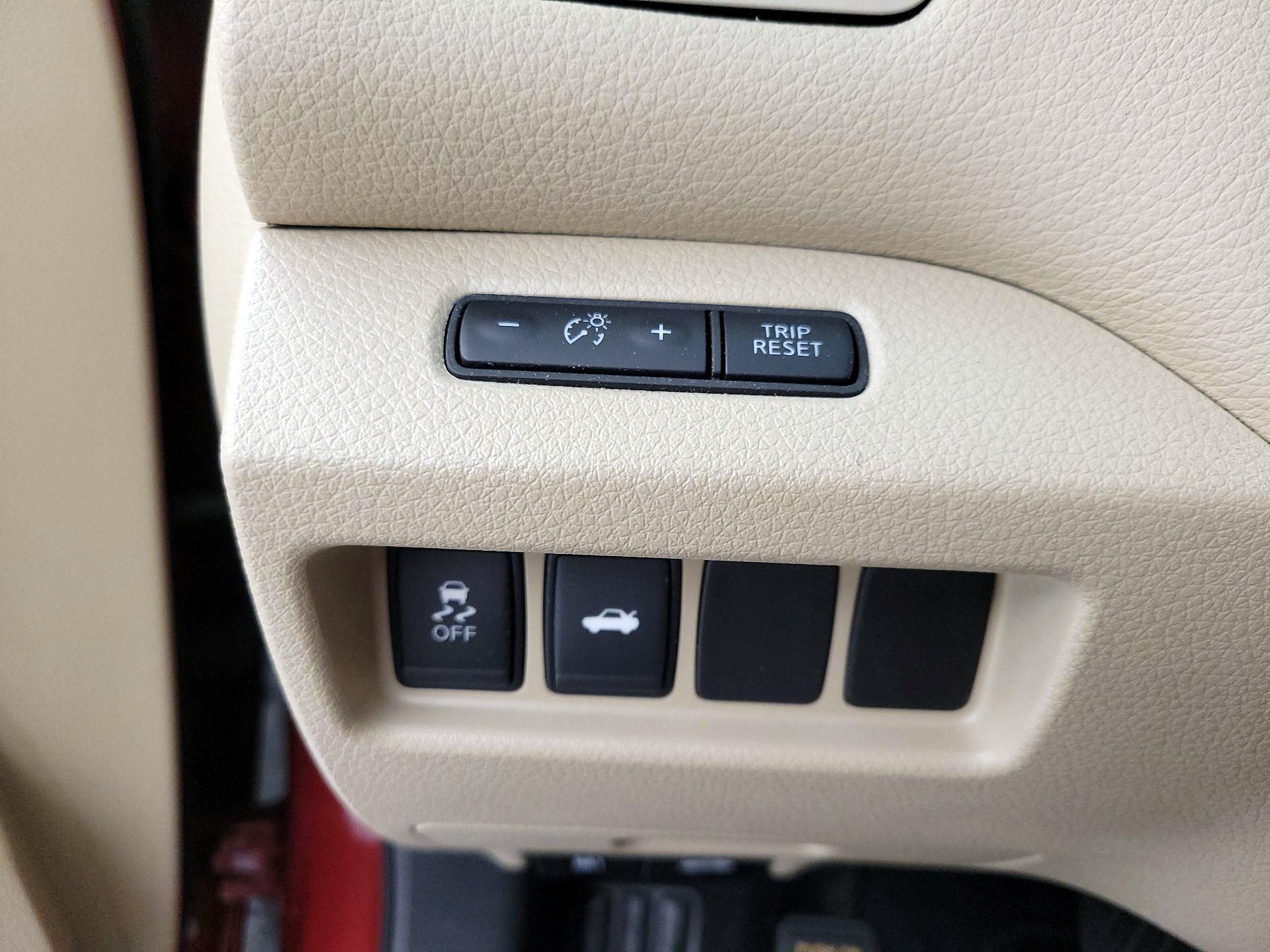 Thumbnail: 2015 Nissan Altima - 13