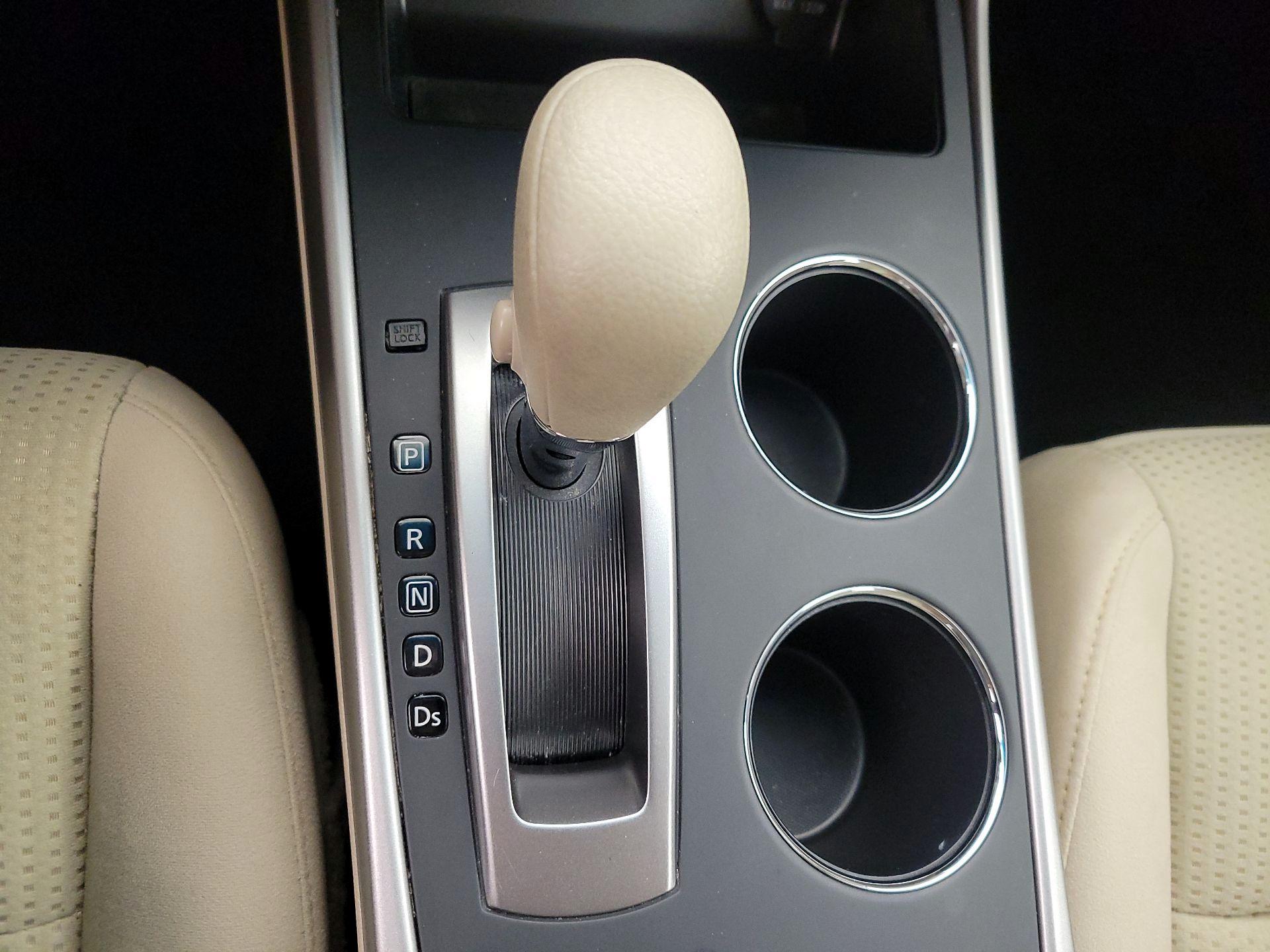 Thumbnail: 2015 Nissan Altima - 16