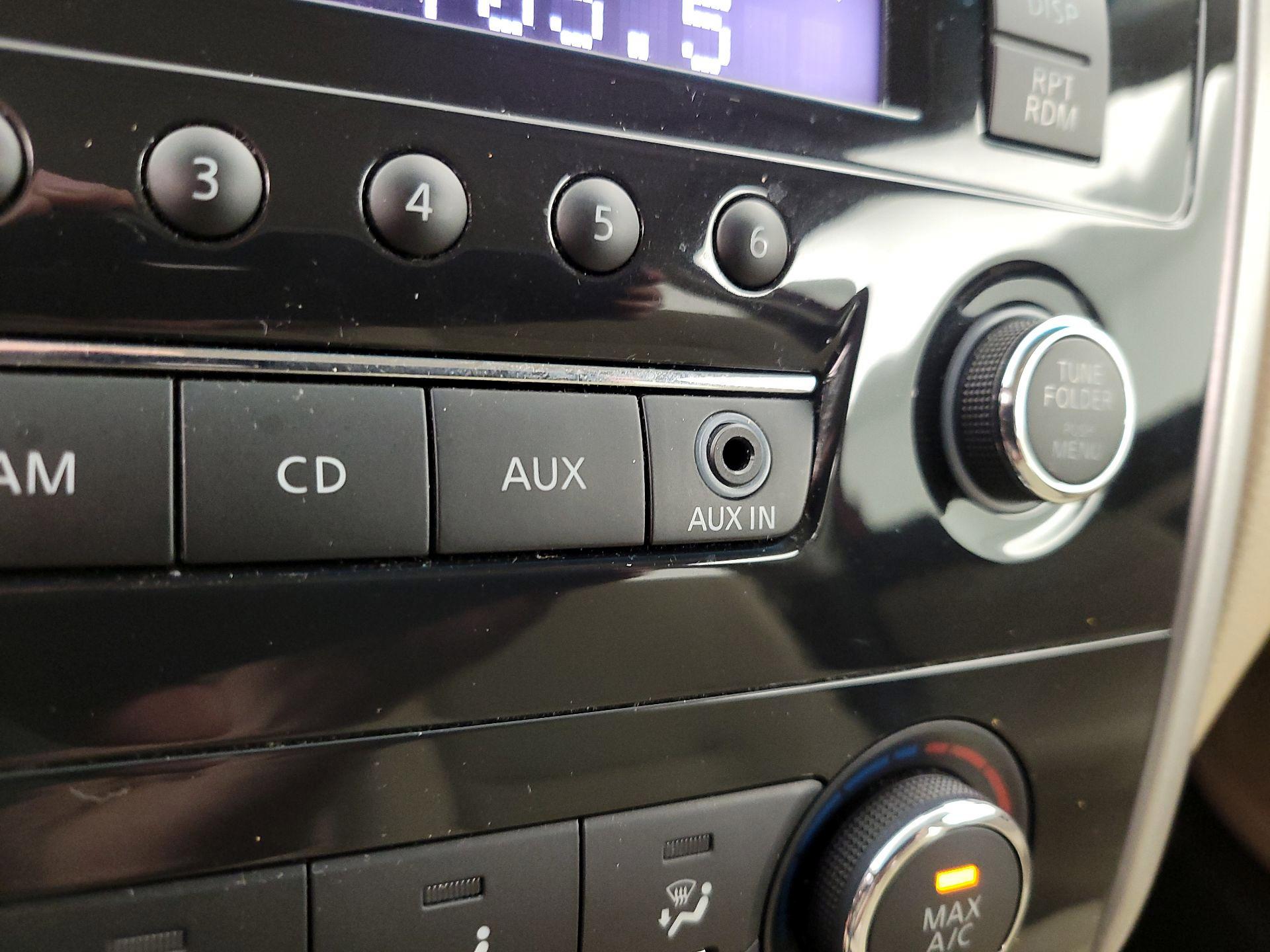 Thumbnail: 2015 Nissan Altima - 17