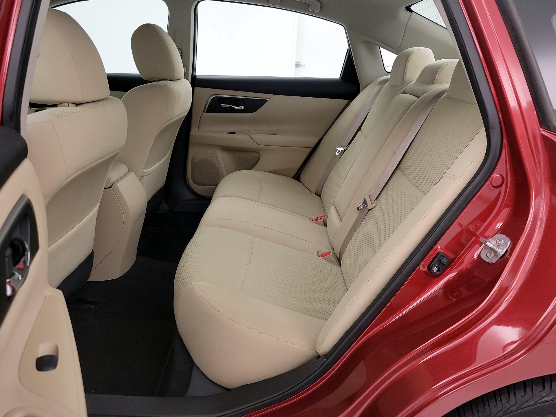 Thumbnail: 2015 Nissan Altima - 18