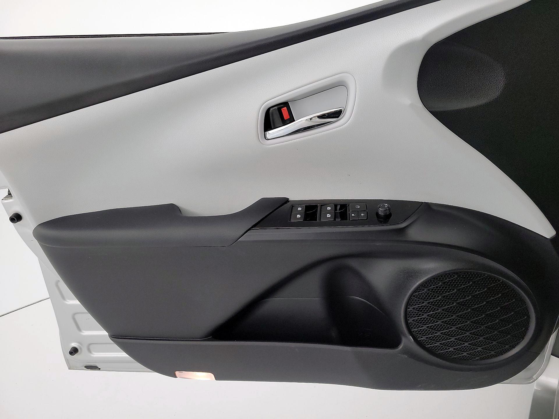 Thumbnail: 2016 Toyota Prius - 12