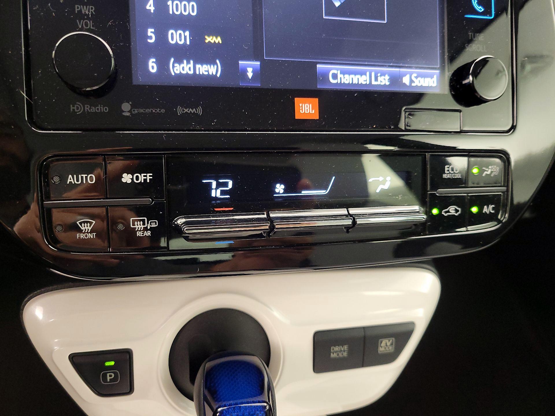 Thumbnail: 2016 Toyota Prius - 16