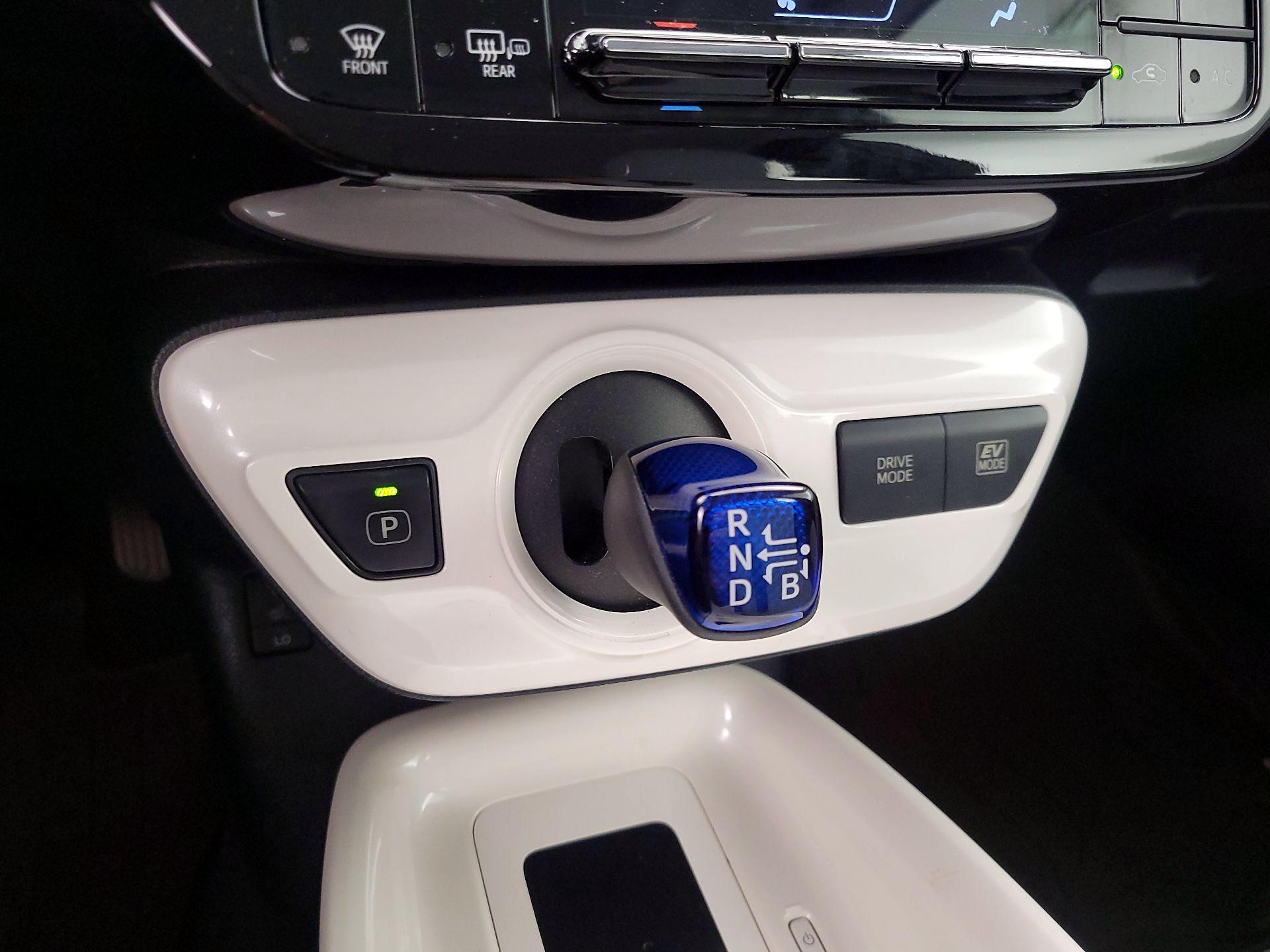 Thumbnail: 2016 Toyota Prius - 17