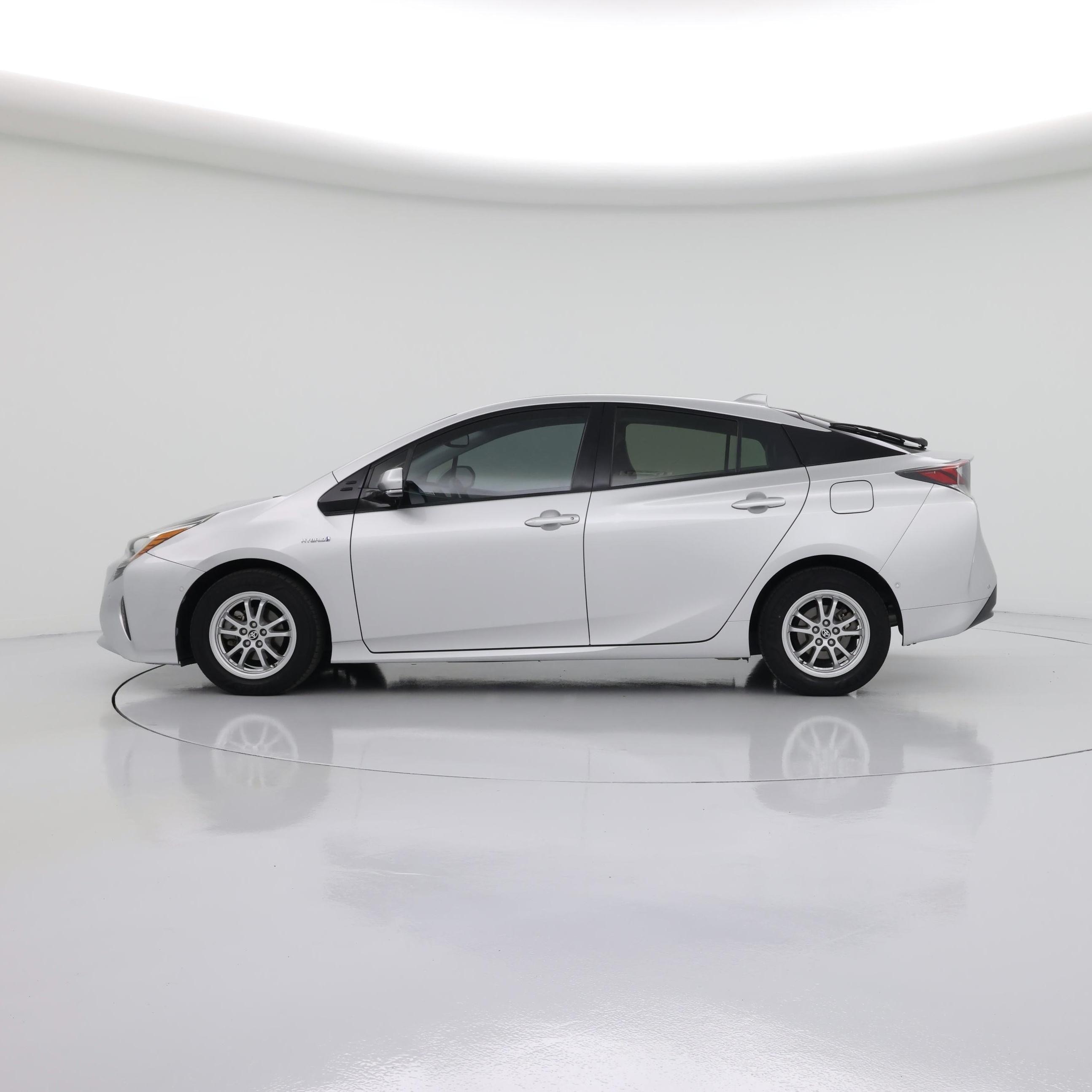 Thumbnail: 2016 Toyota Prius - 3
