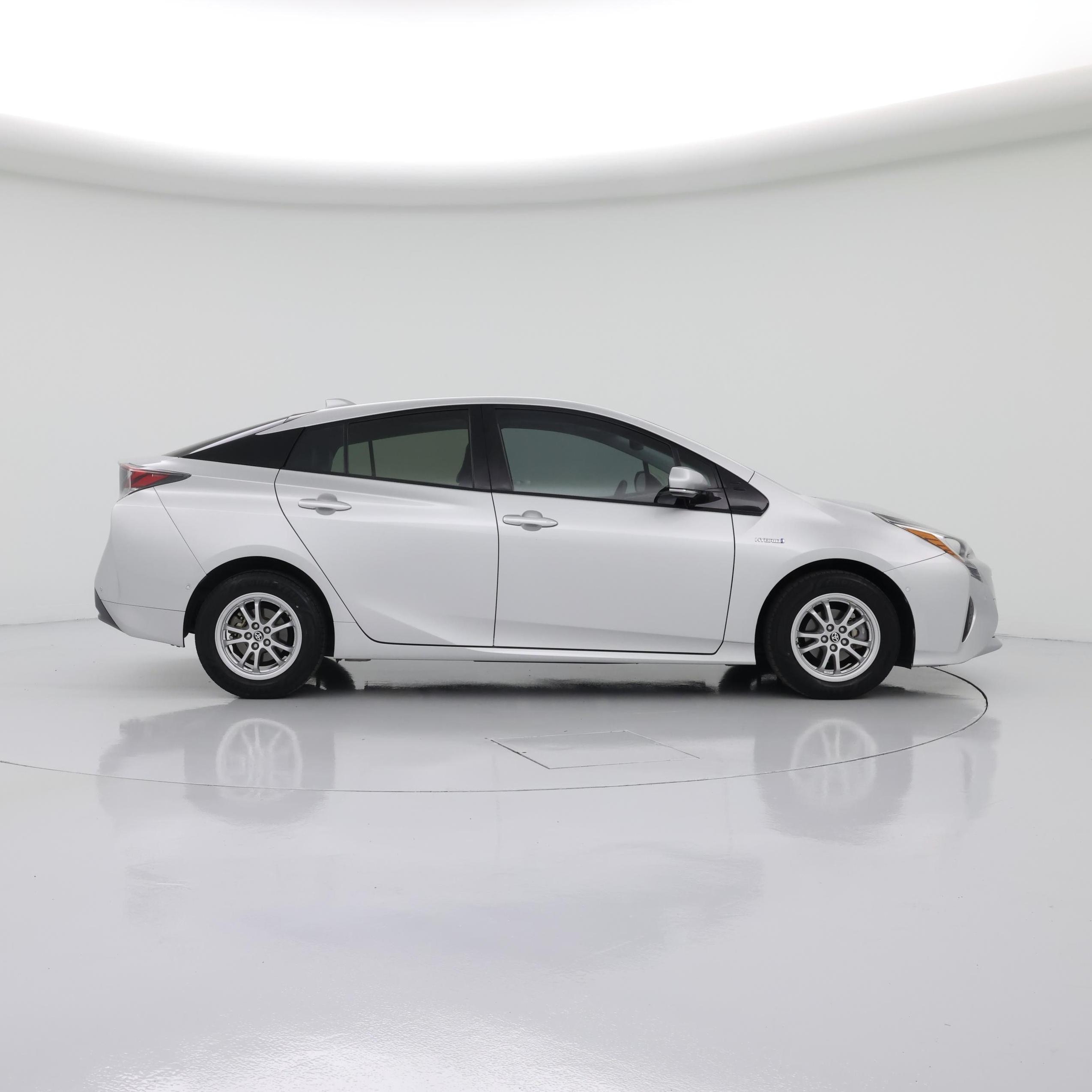 Thumbnail: 2016 Toyota Prius - 7