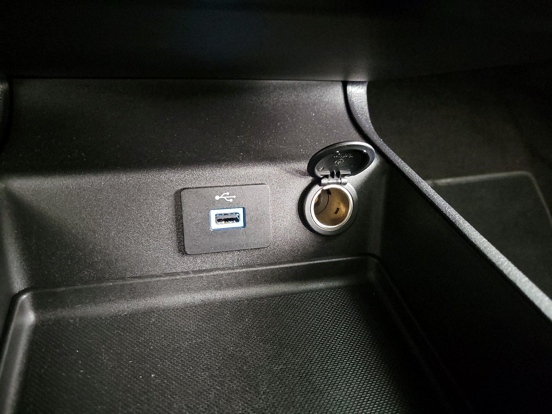 Thumbnail: 2017 Ford Fusion - 18