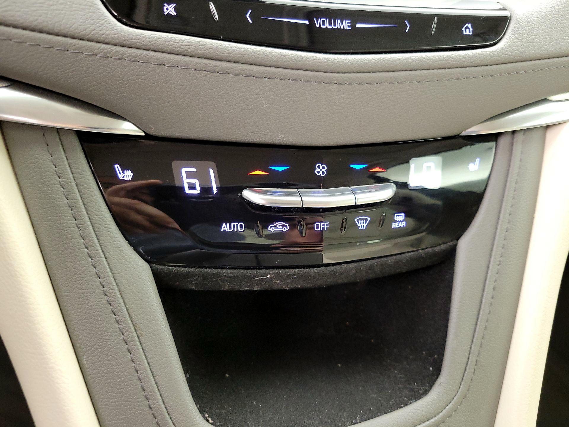 Thumbnail: 2019 Cadillac XT5 - 16