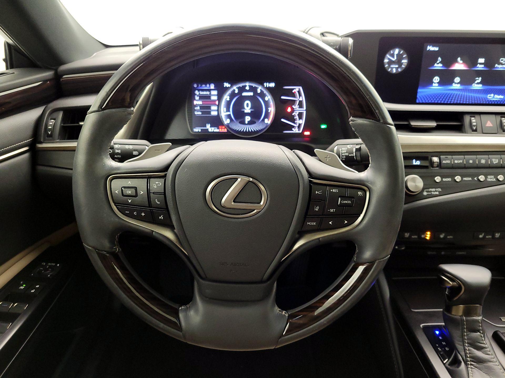 Thumbnail: 2021 Lexus ES - 10
