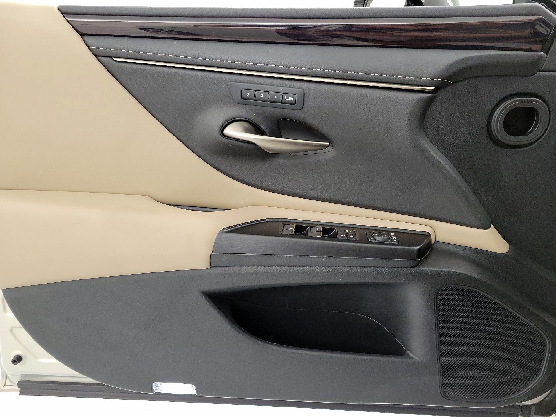 Thumbnail: 2021 Lexus ES - 12