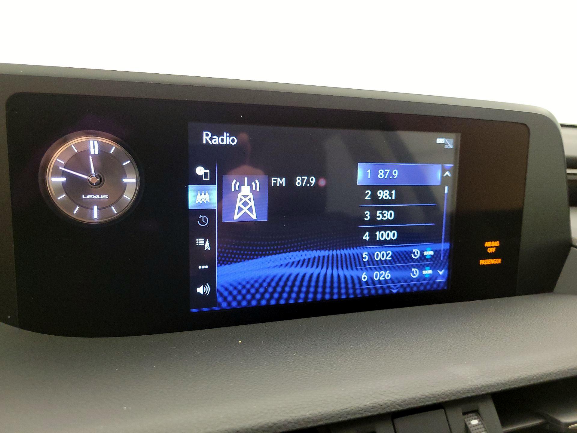 Thumbnail: 2021 Lexus ES - 14